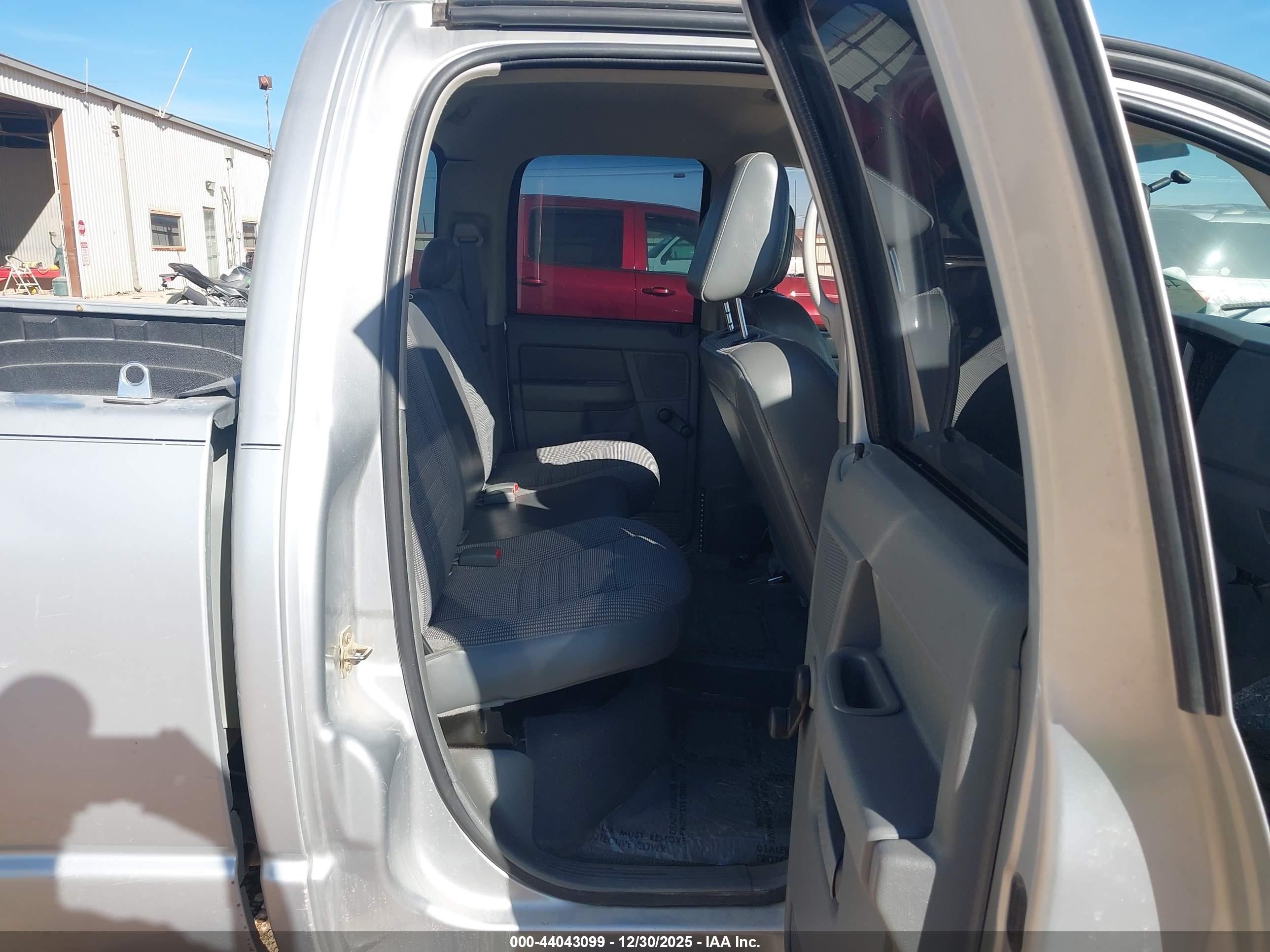 DODGE RAM image 8