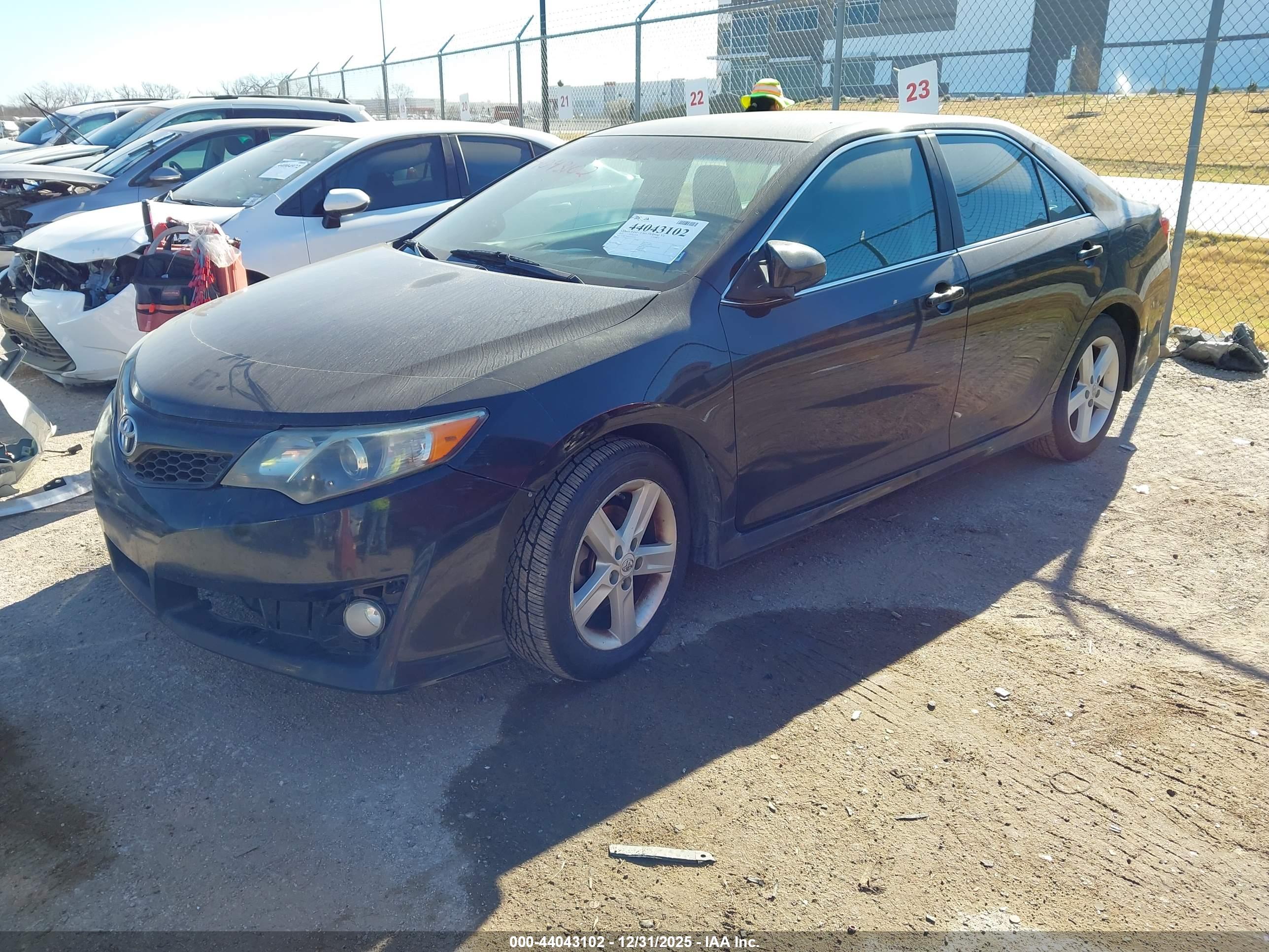 TOYOTA CAMRY image 2
