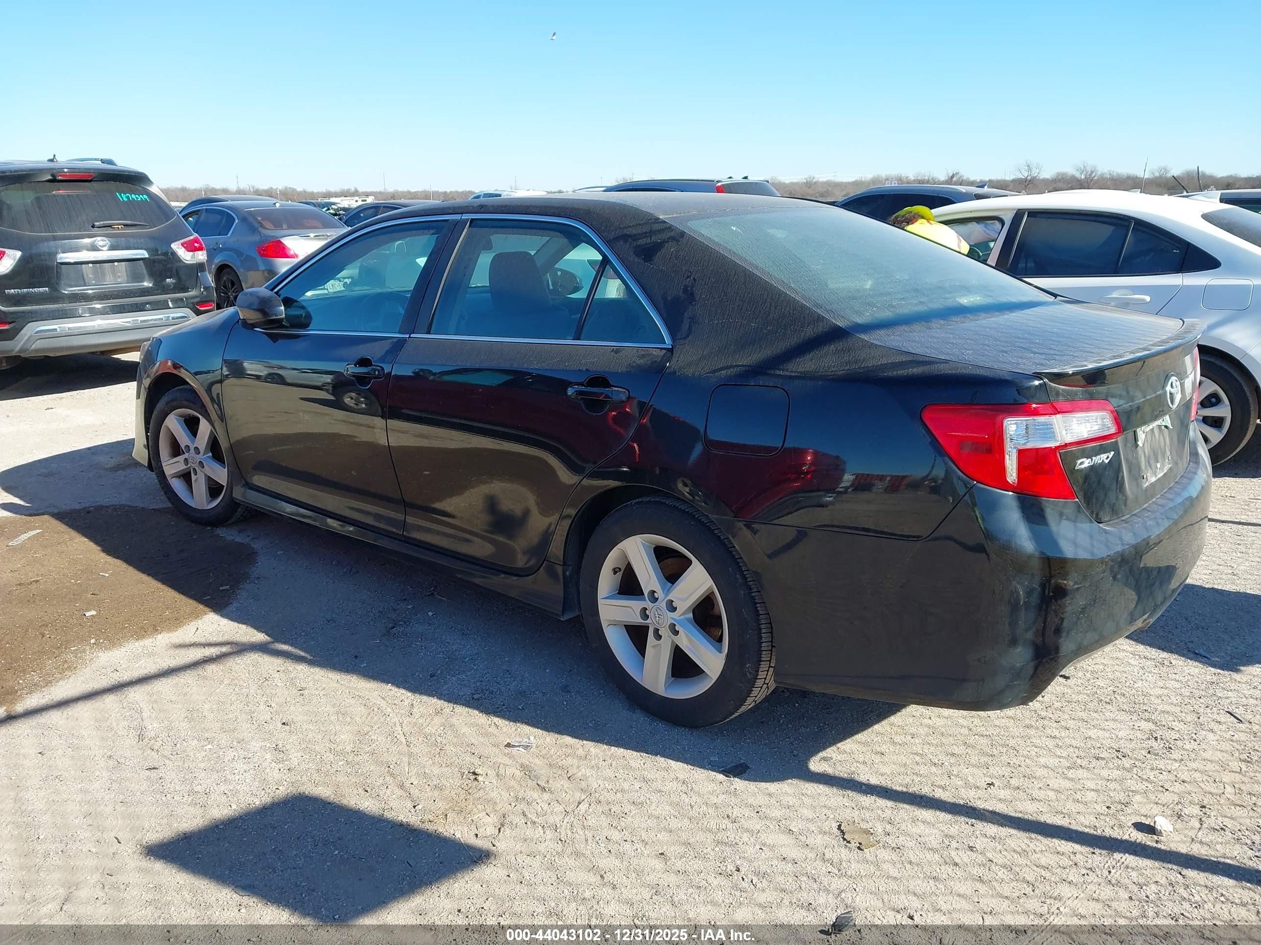 TOYOTA CAMRY image 3