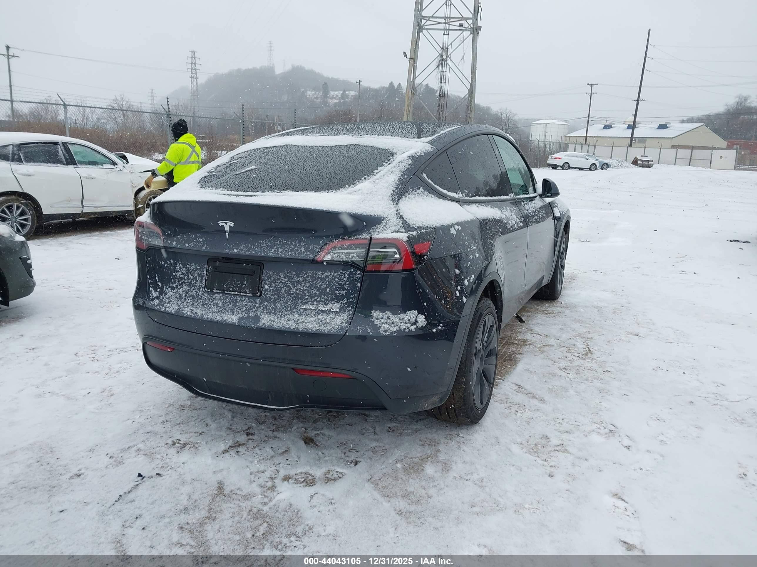 TESLA MODEL image 4