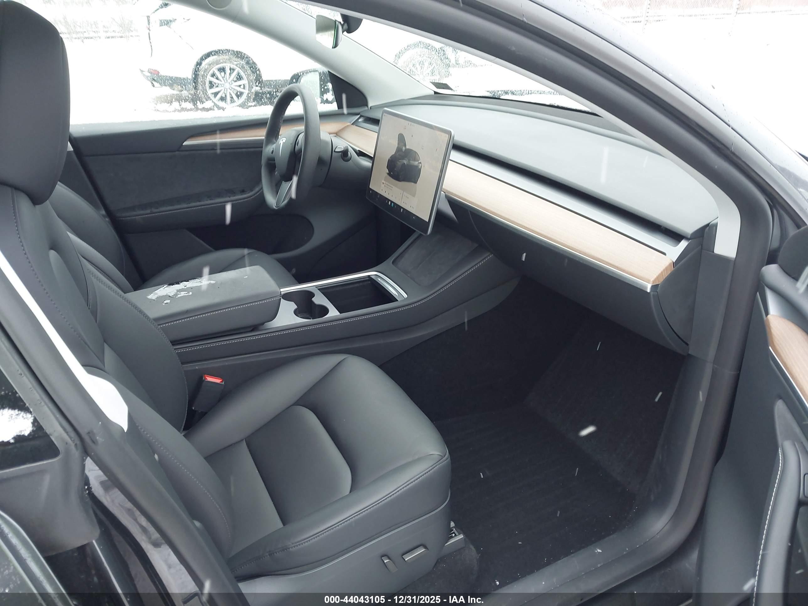 TESLA MODEL image 5