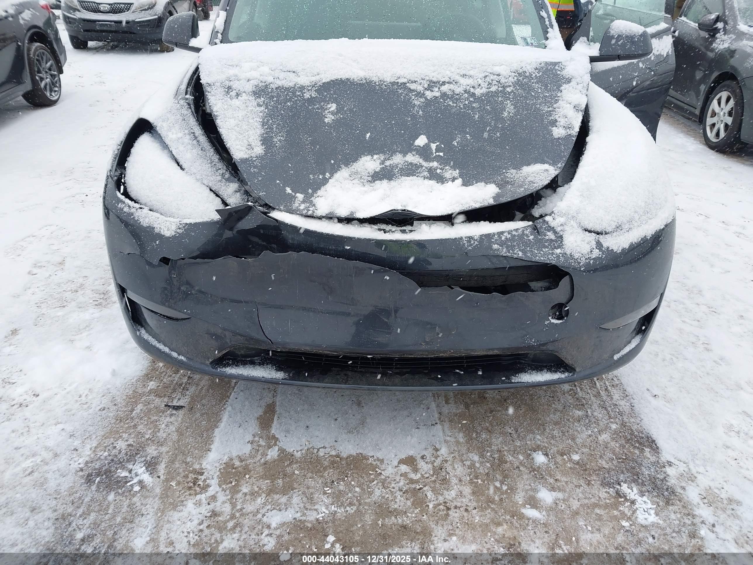 TESLA MODEL image 6