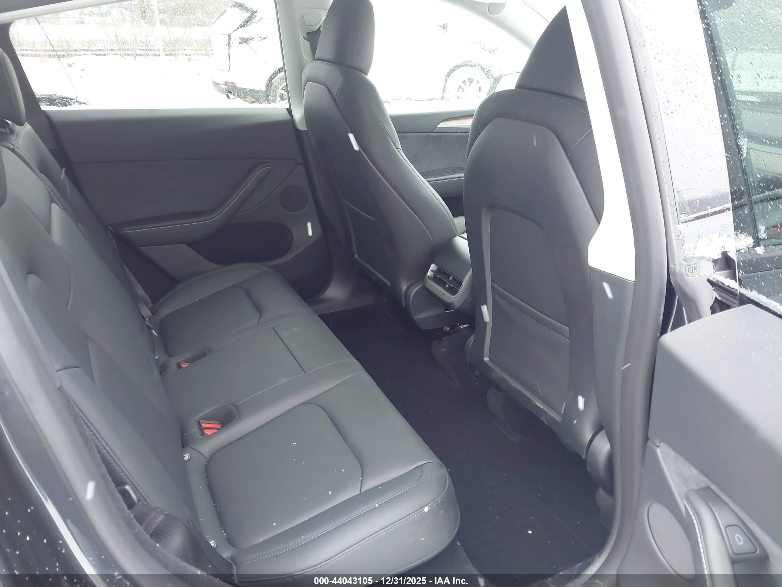 TESLA MODEL image 8