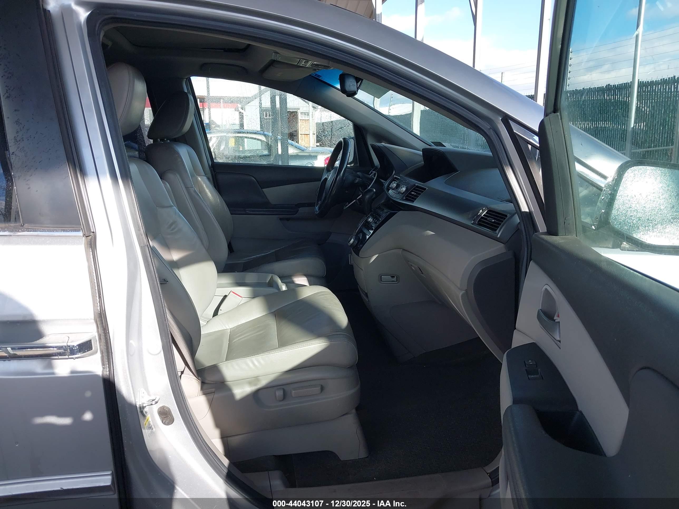 HONDA ODYSSEY image 5