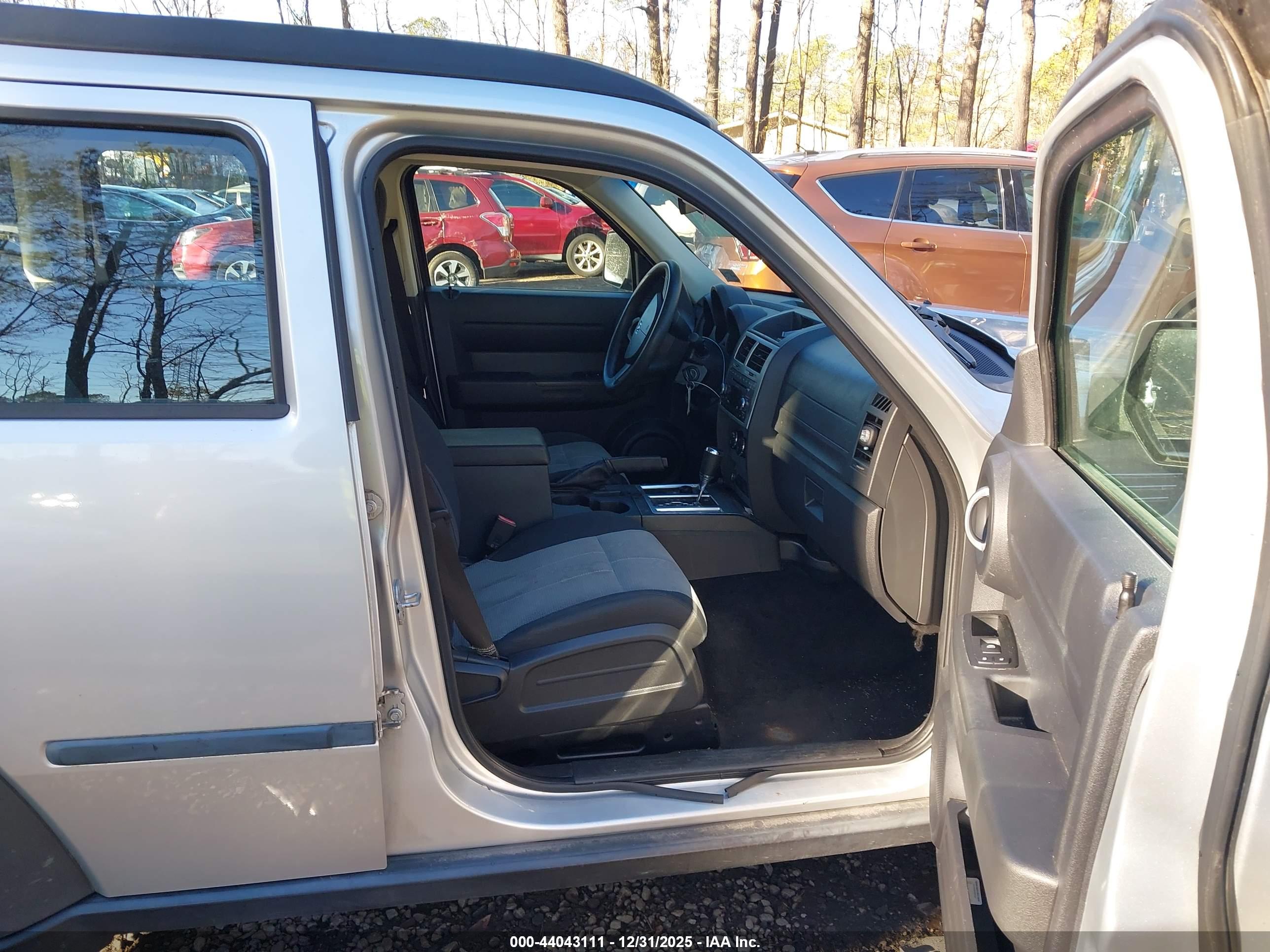 DODGE NITRO image 5