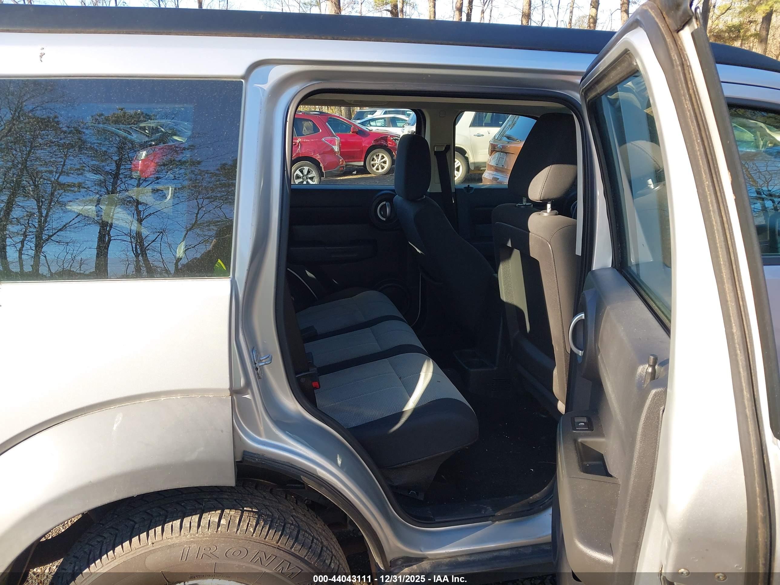 DODGE NITRO image 8