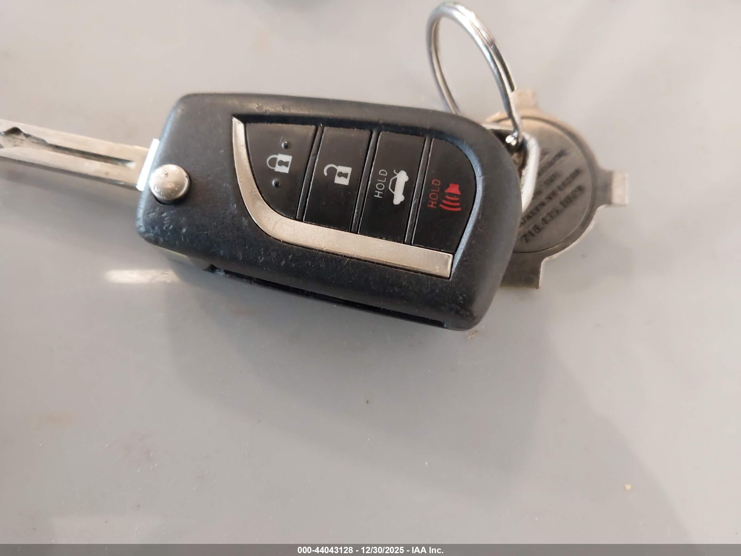 TOYOTA CAMRY image 11