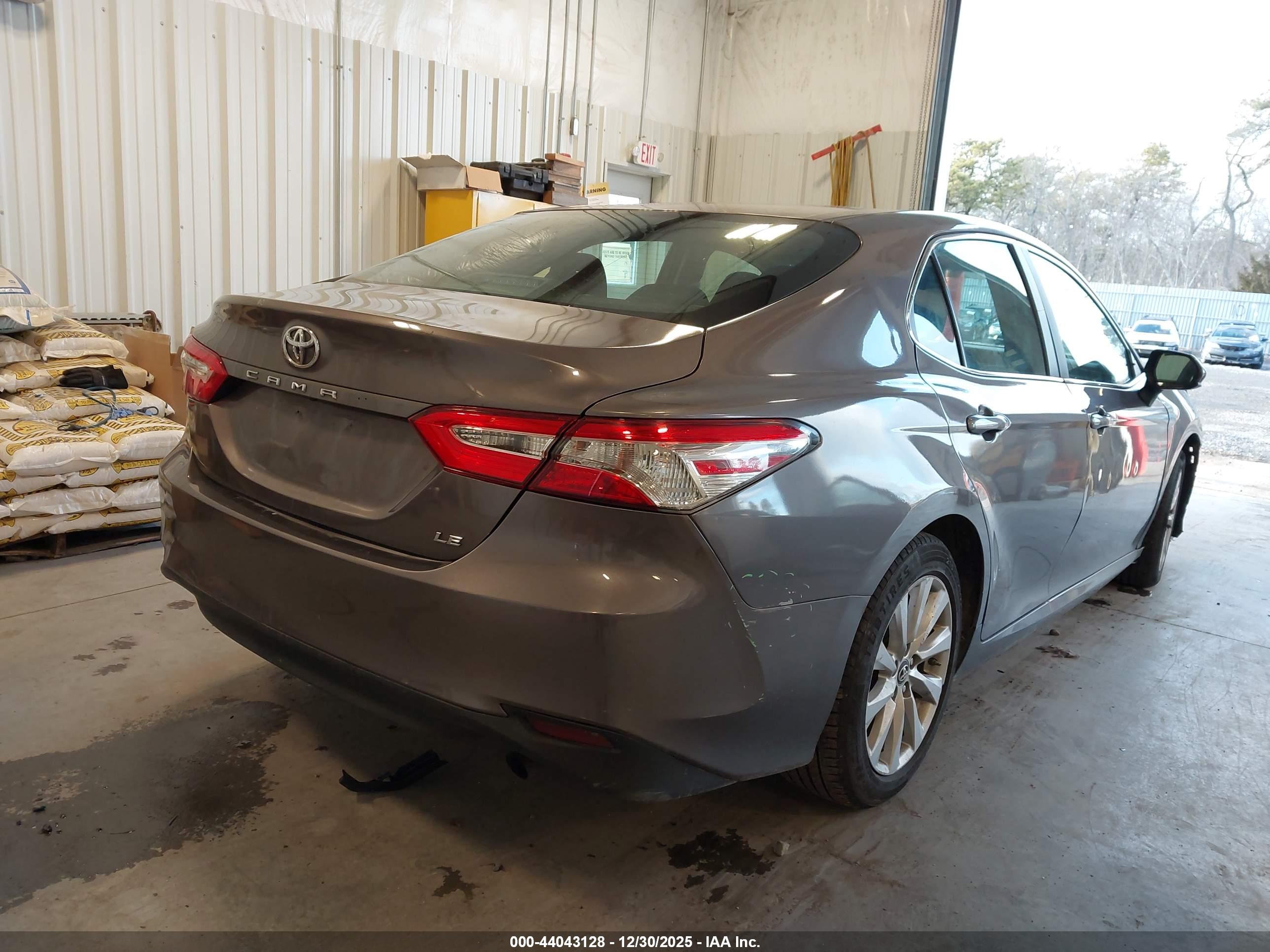 TOYOTA CAMRY image 4