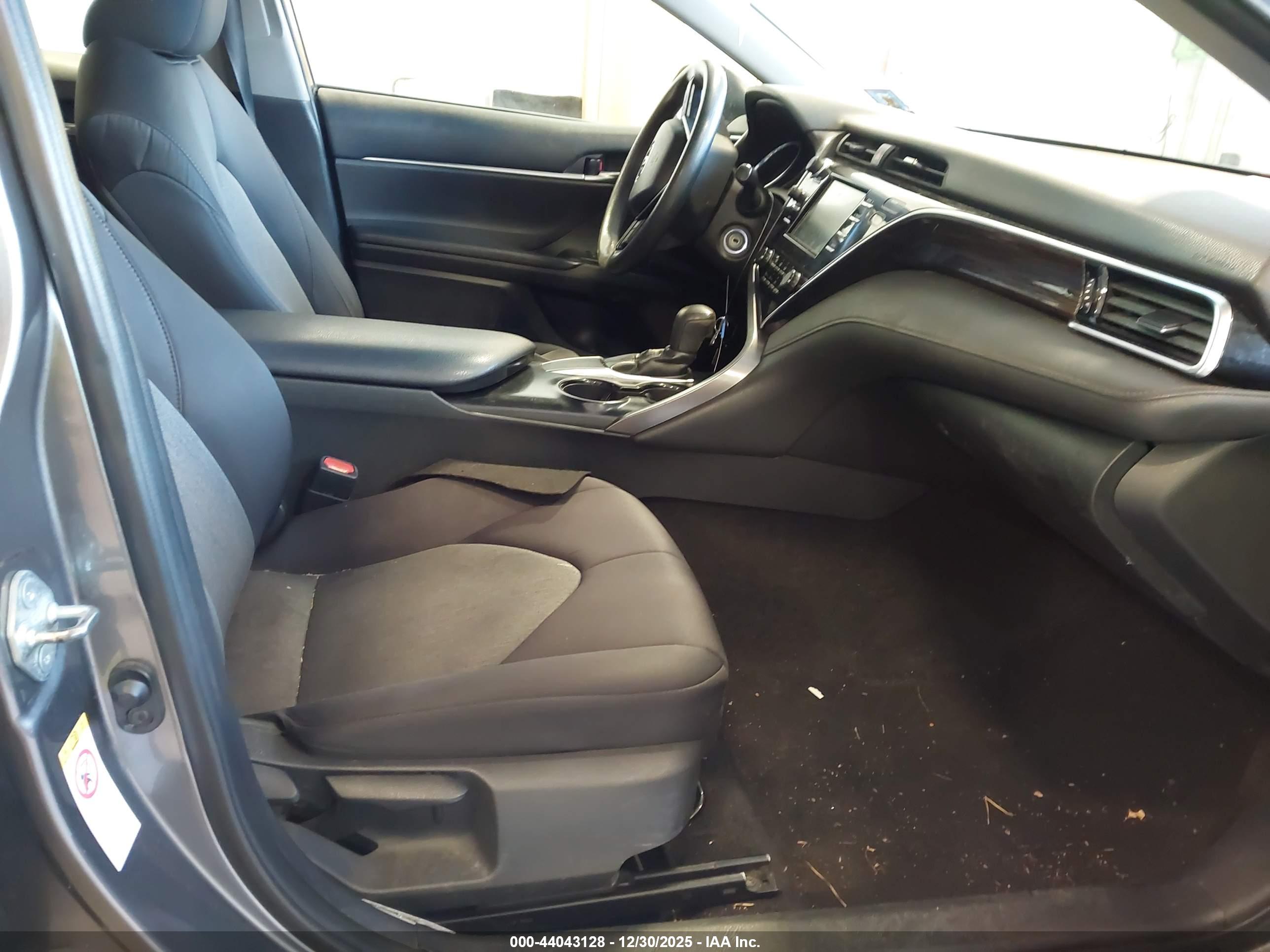 TOYOTA CAMRY image 5