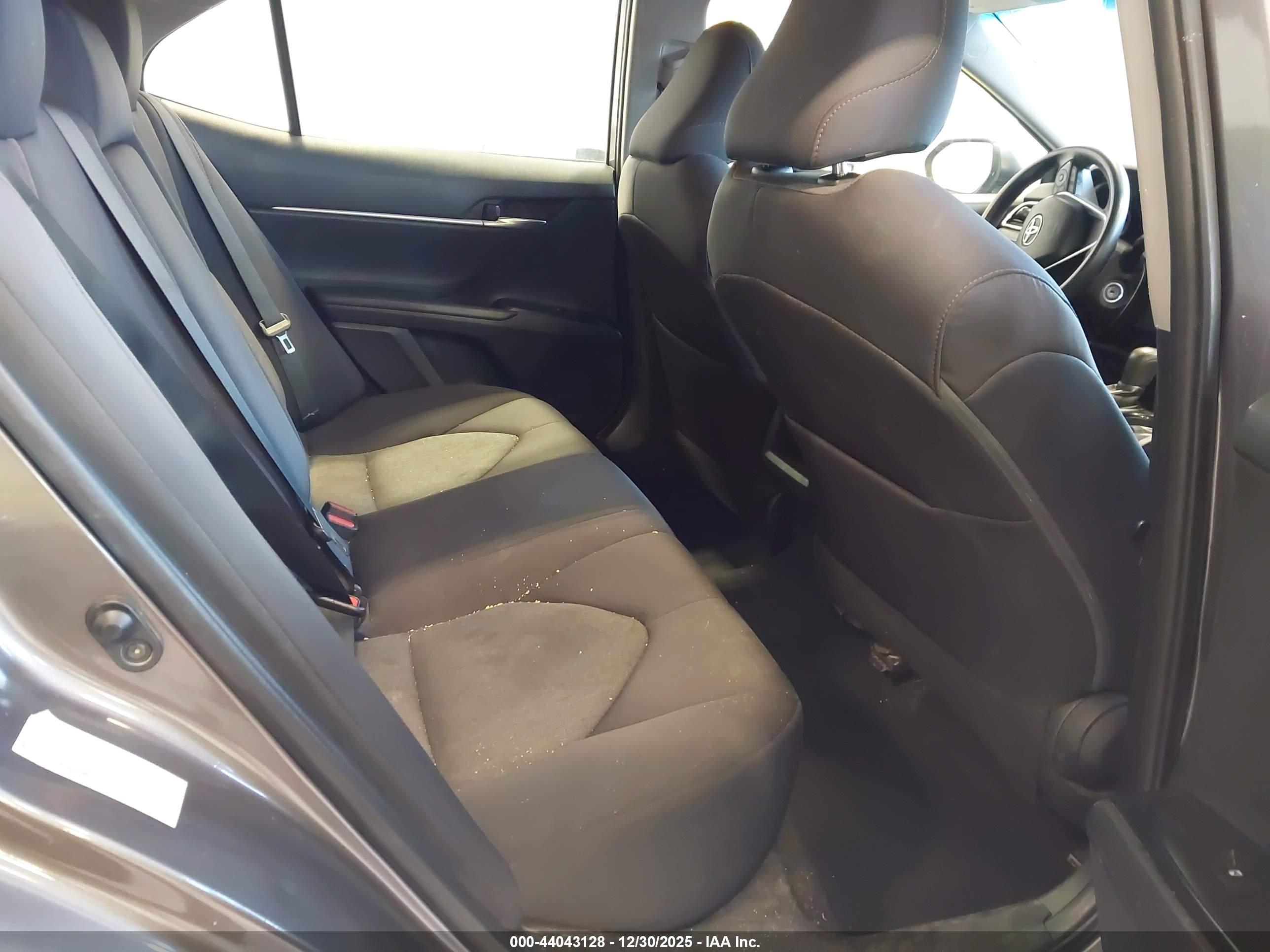 TOYOTA CAMRY image 8