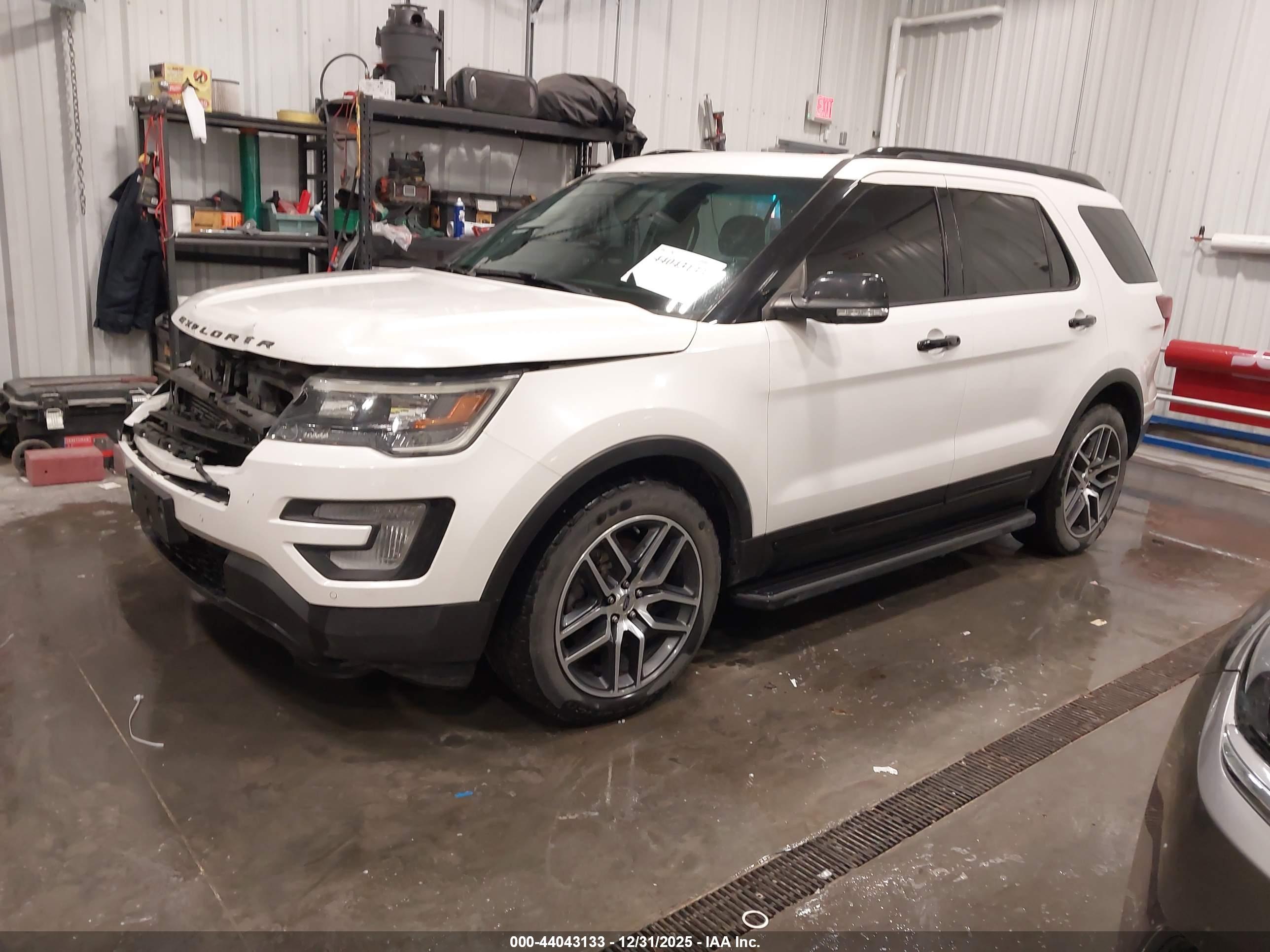 FORD EXPLORER image 2
