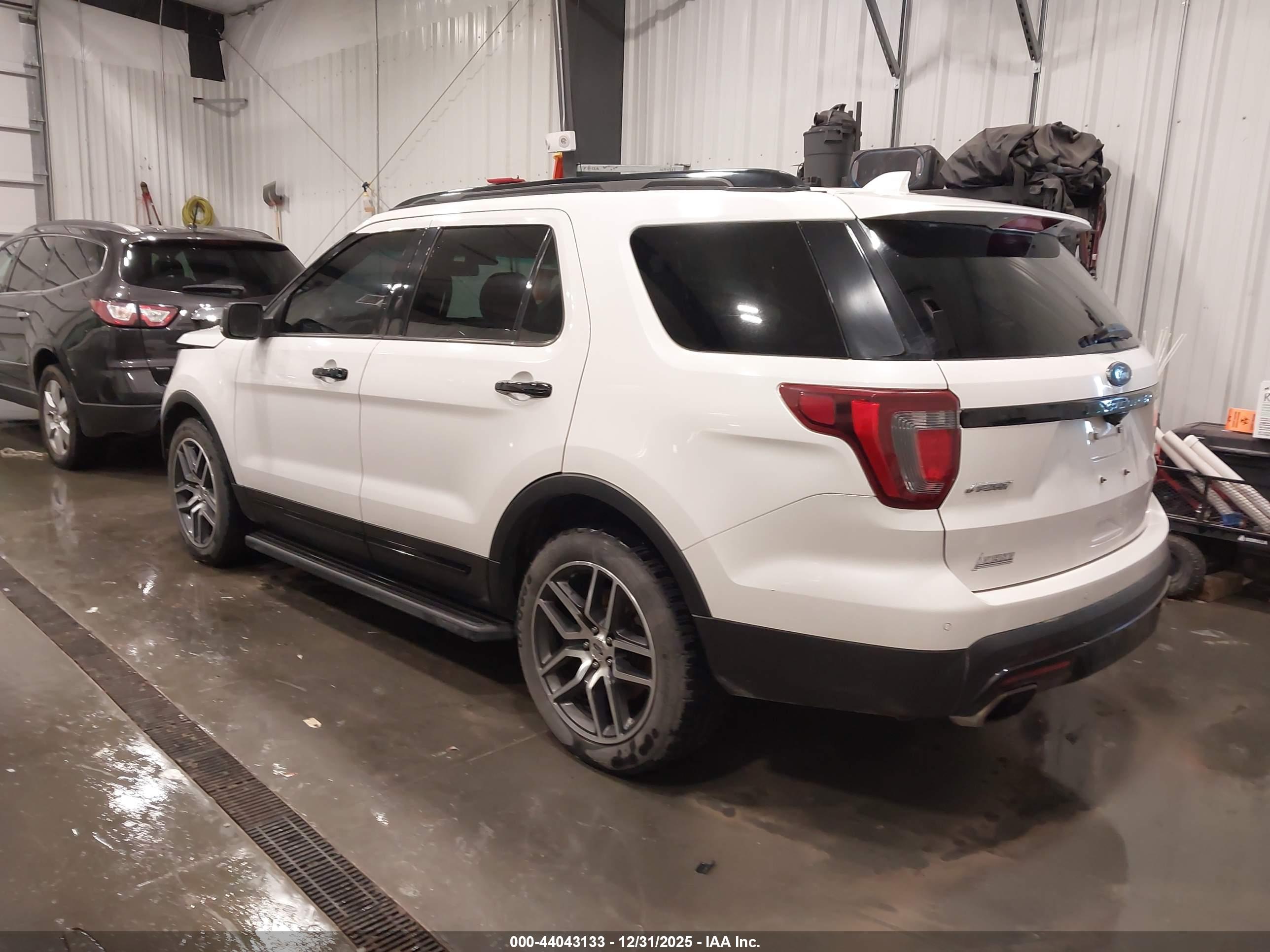 FORD EXPLORER image 3