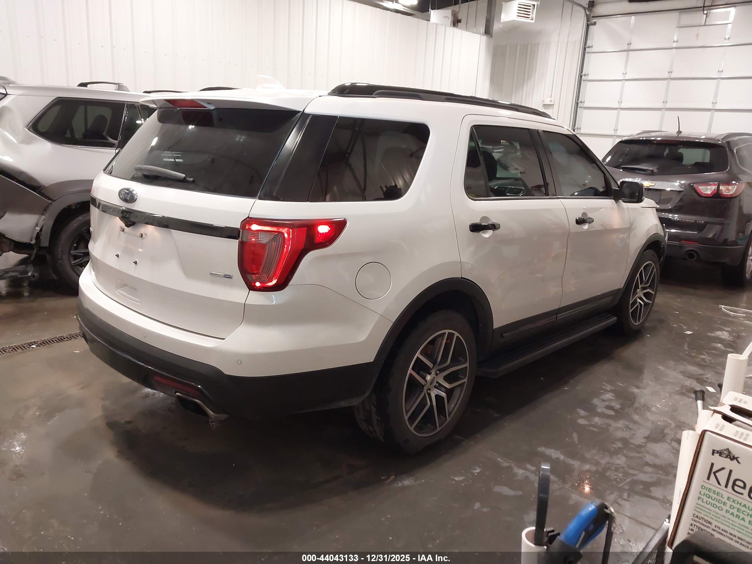 FORD EXPLORER image 4