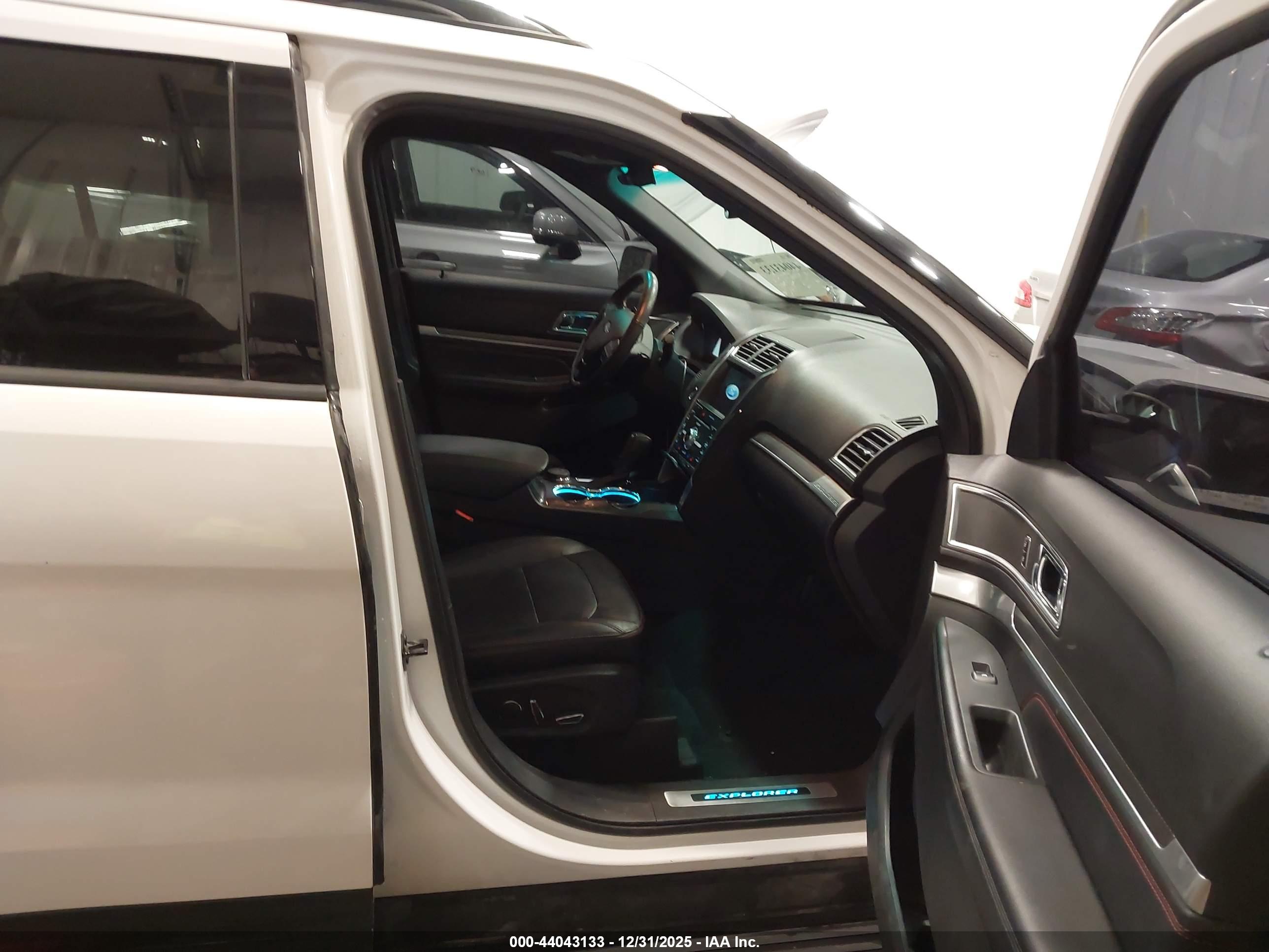 FORD EXPLORER image 5