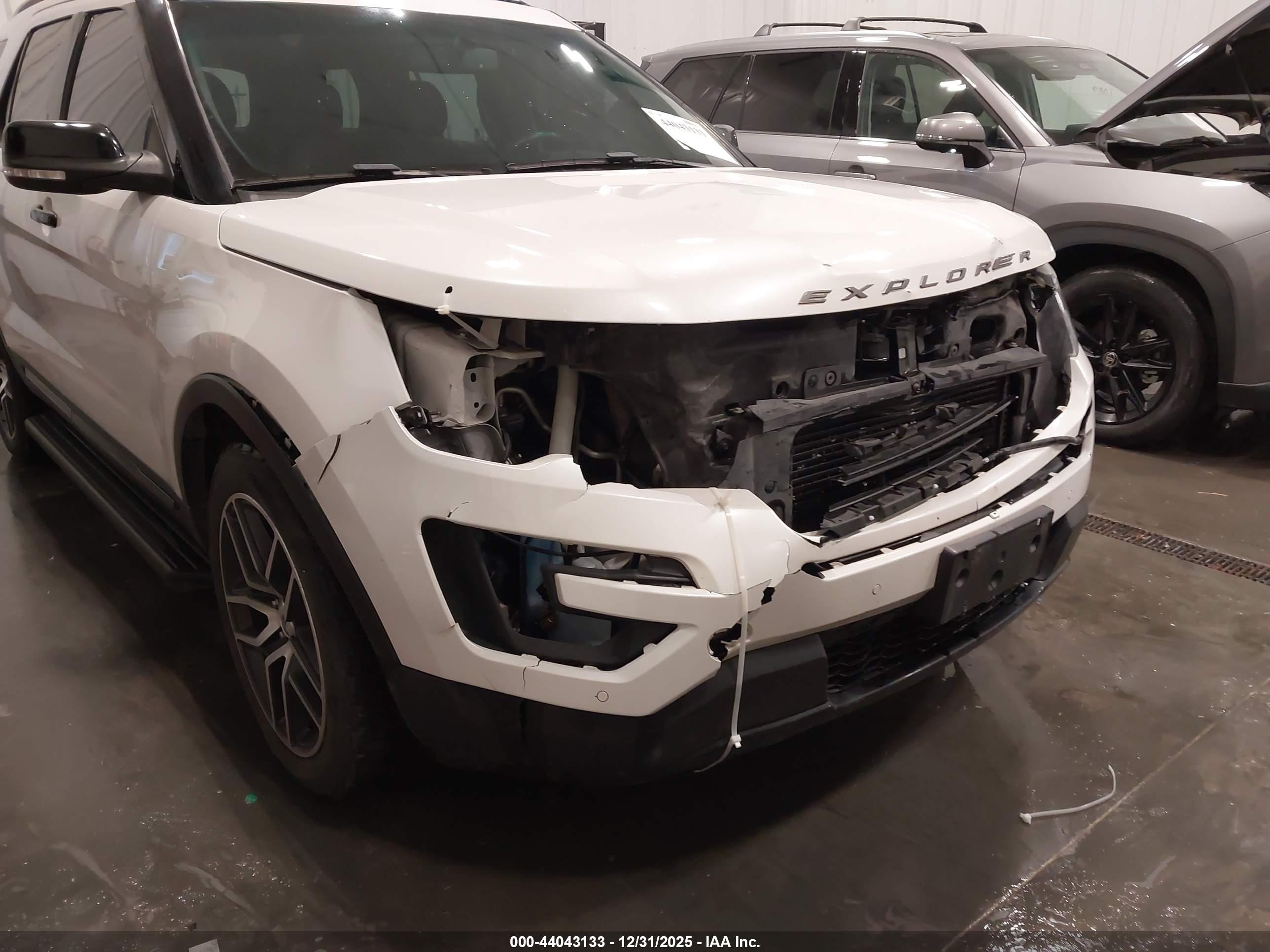 FORD EXPLORER image 6