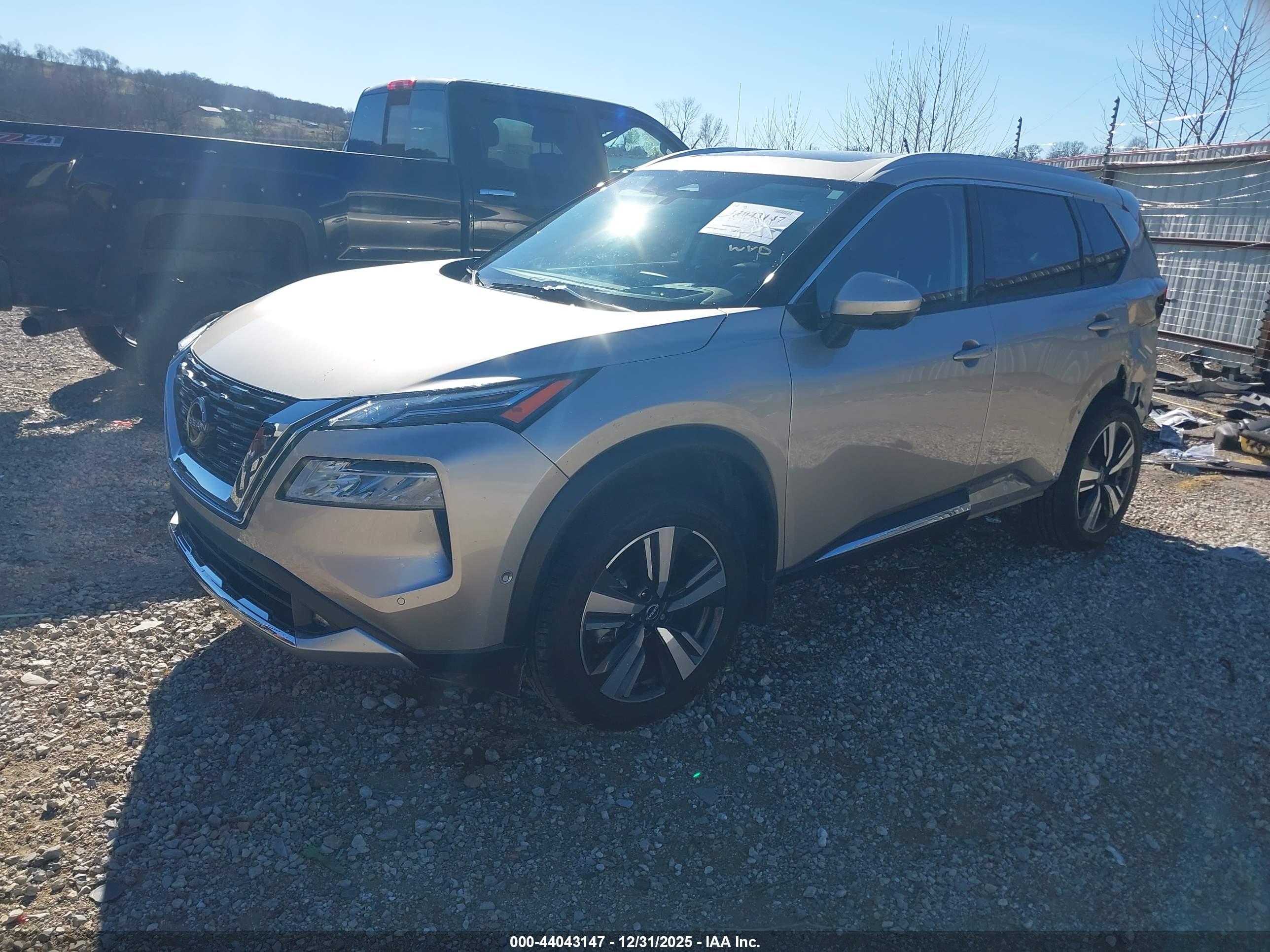 NISSAN ROGUE image 2