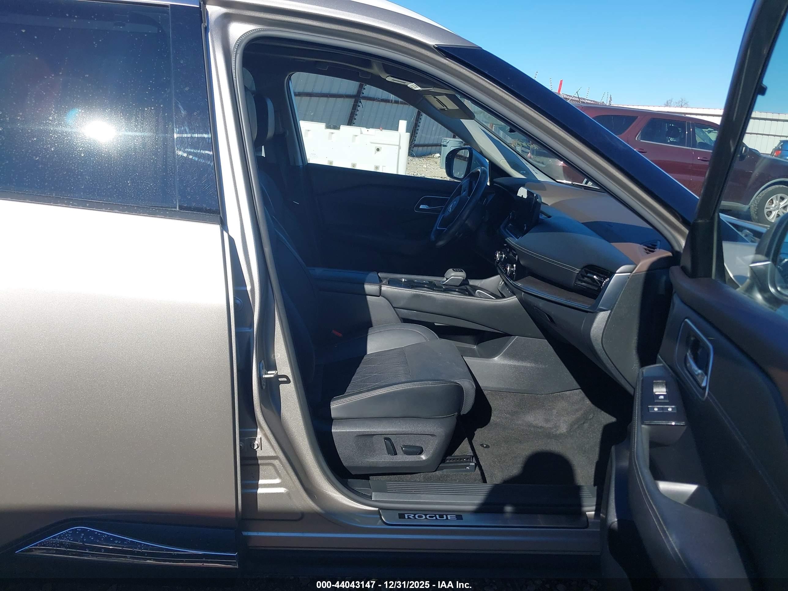 NISSAN ROGUE image 5