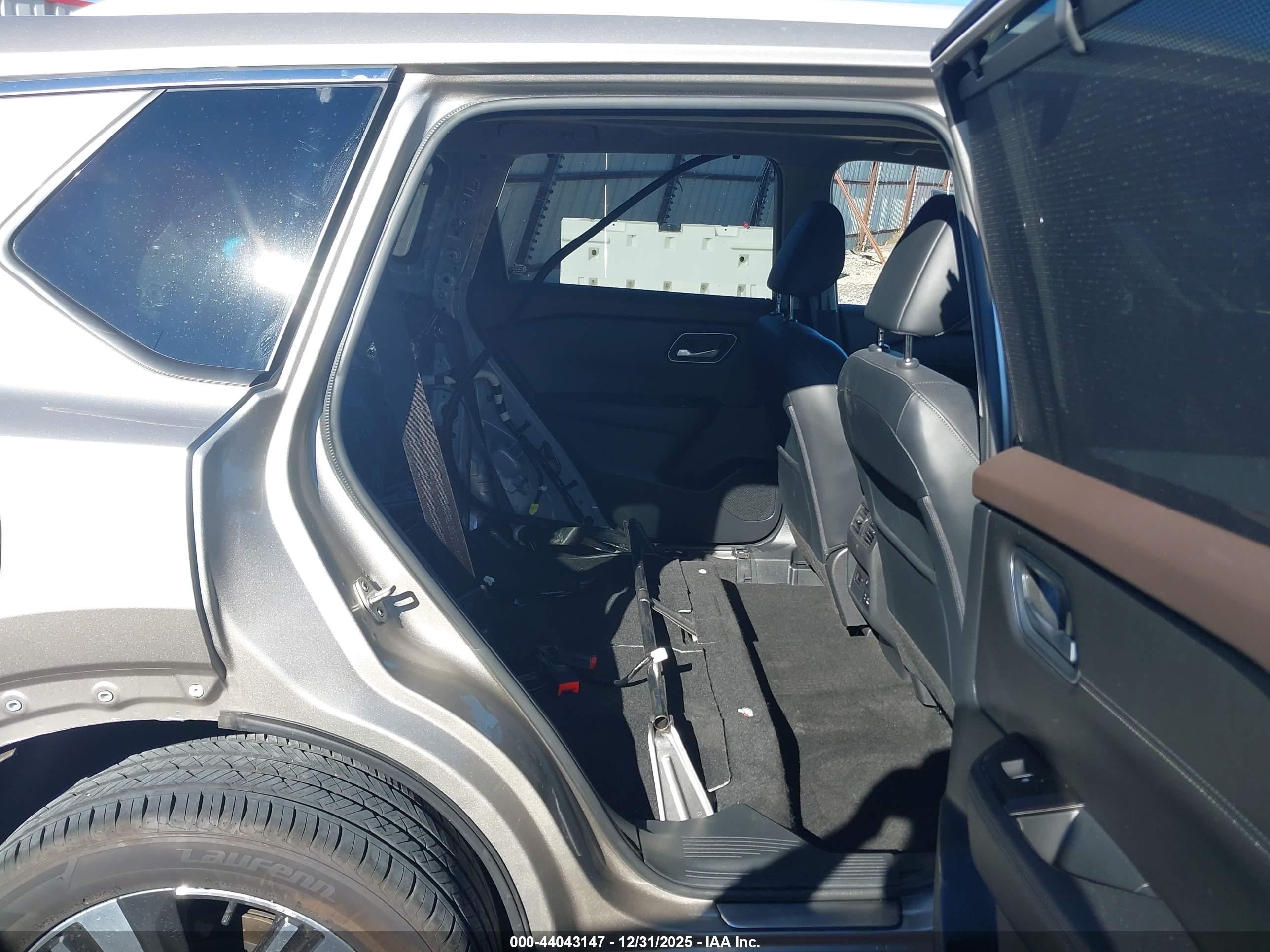 NISSAN ROGUE image 8