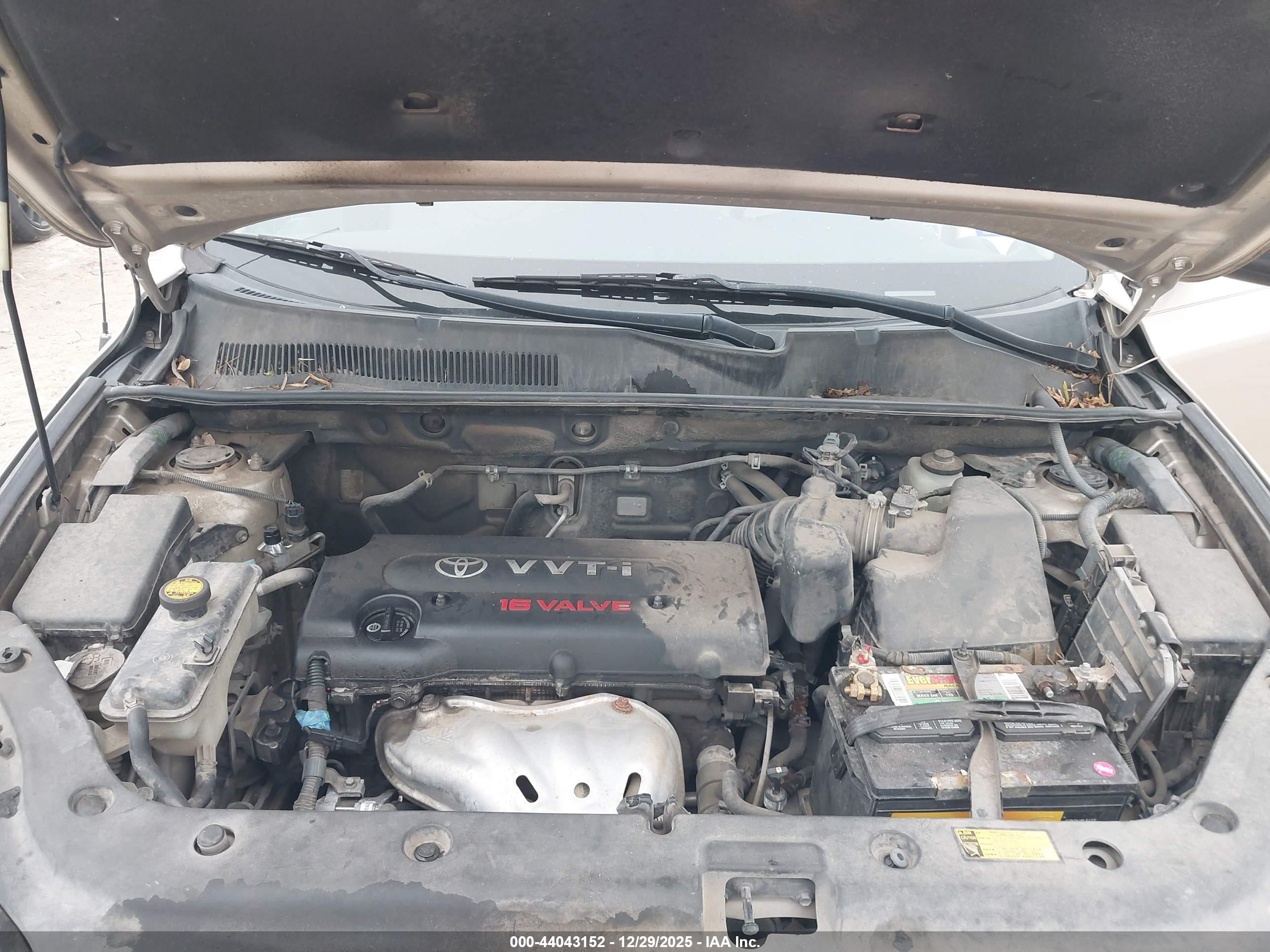 TOYOTA RAV4 image 10