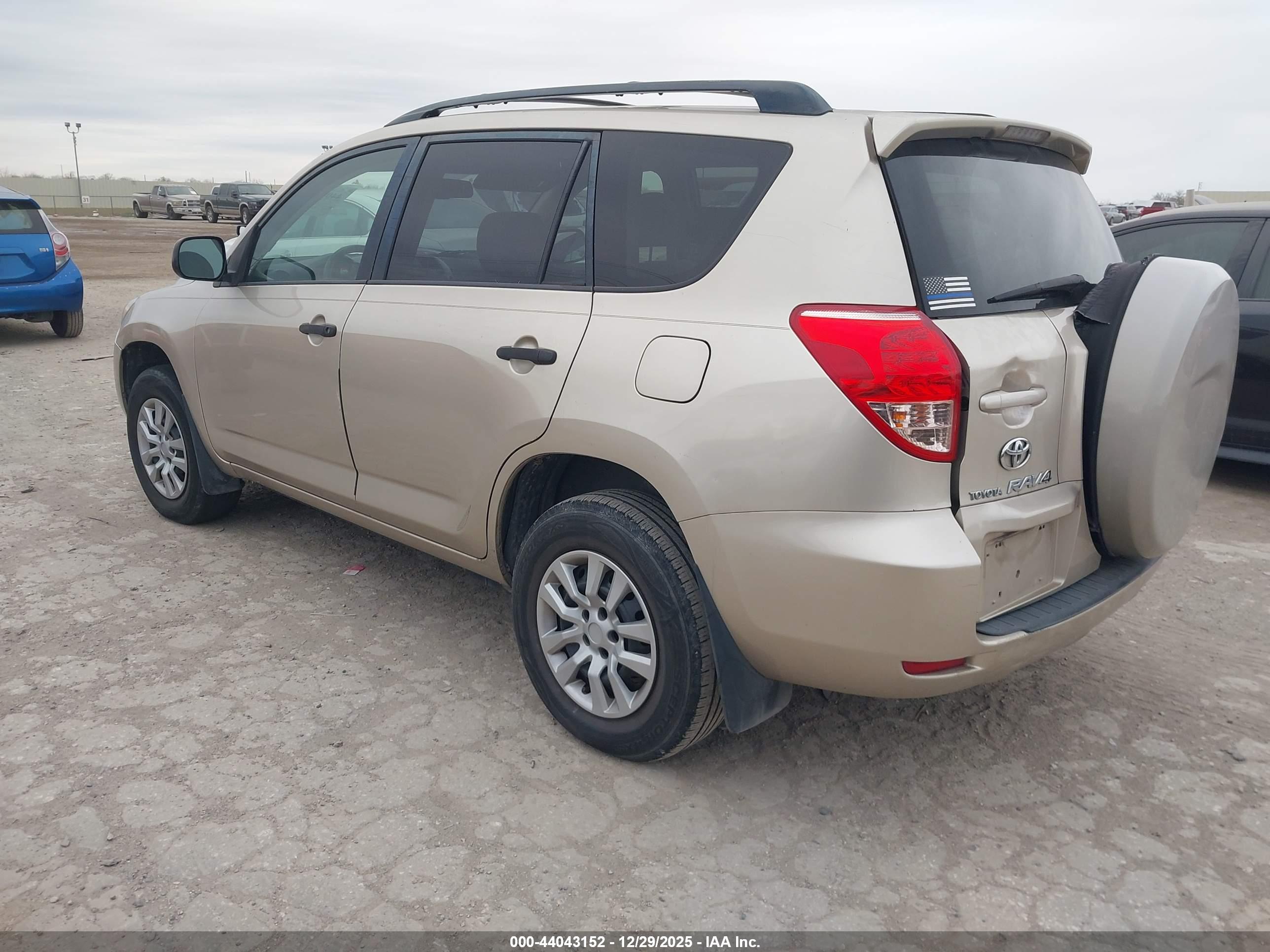 TOYOTA RAV4 image 3