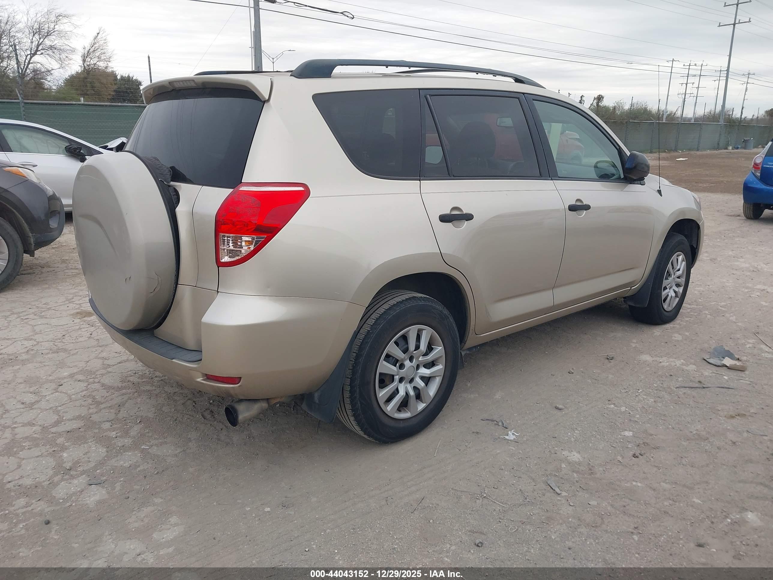 TOYOTA RAV4 image 4