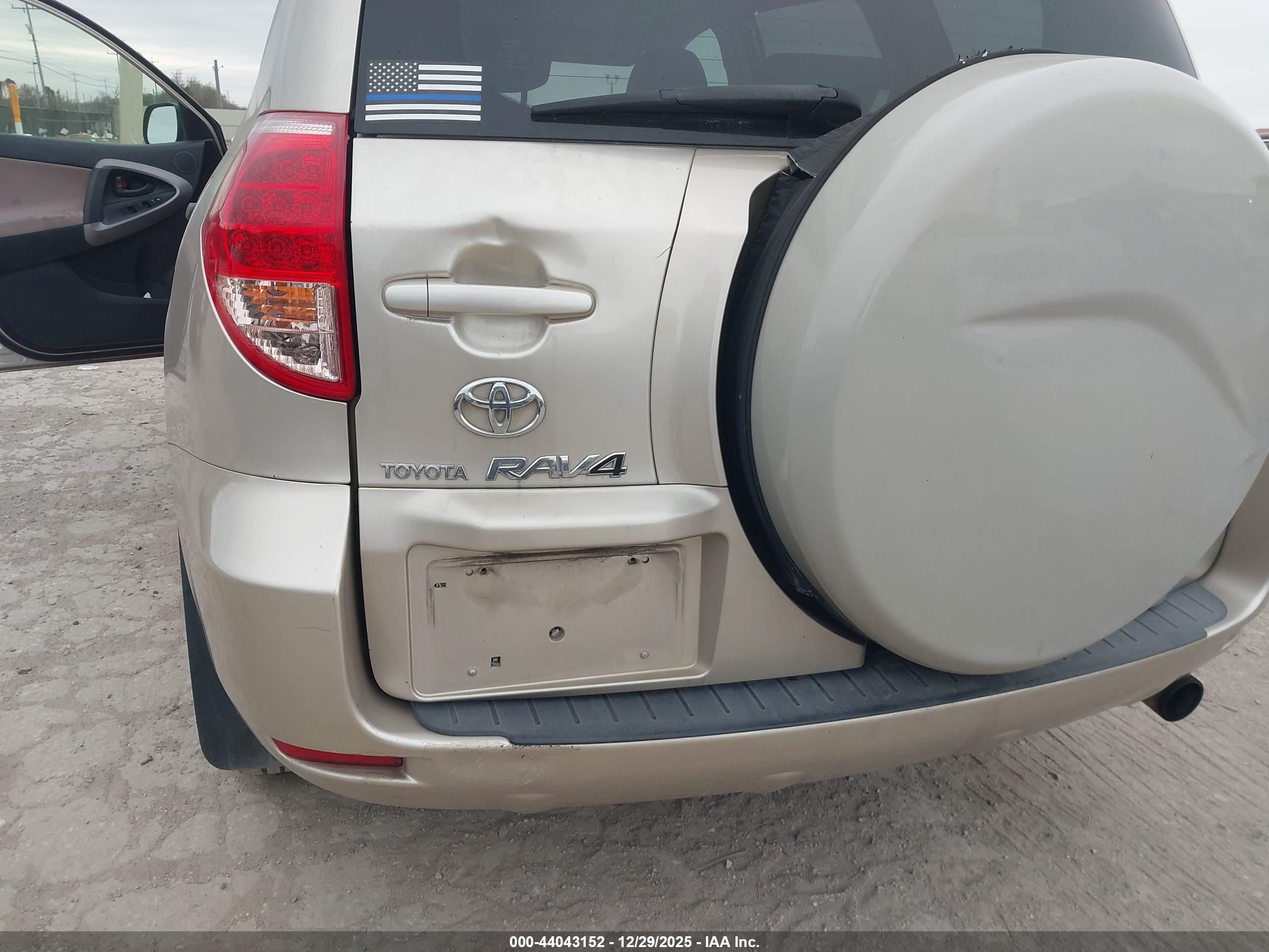 TOYOTA RAV4 image 6