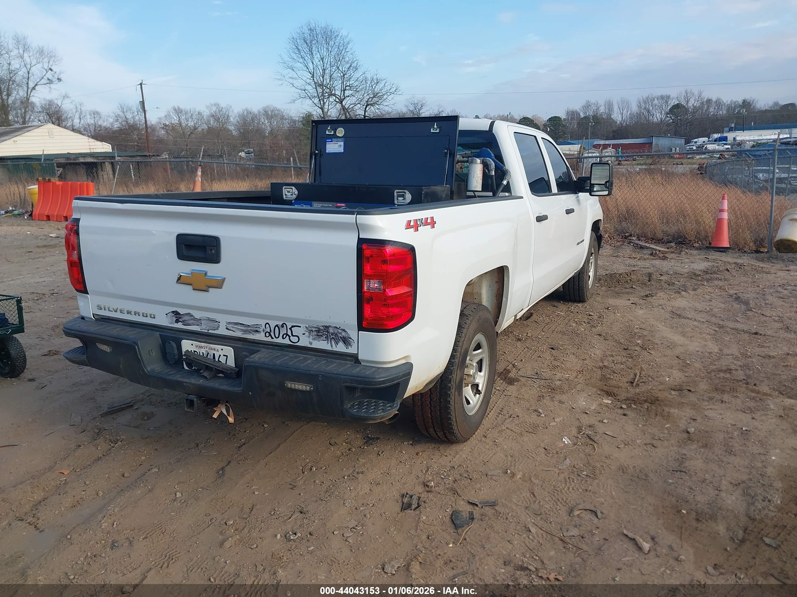 CHEVROLET SILVERADO image 4
