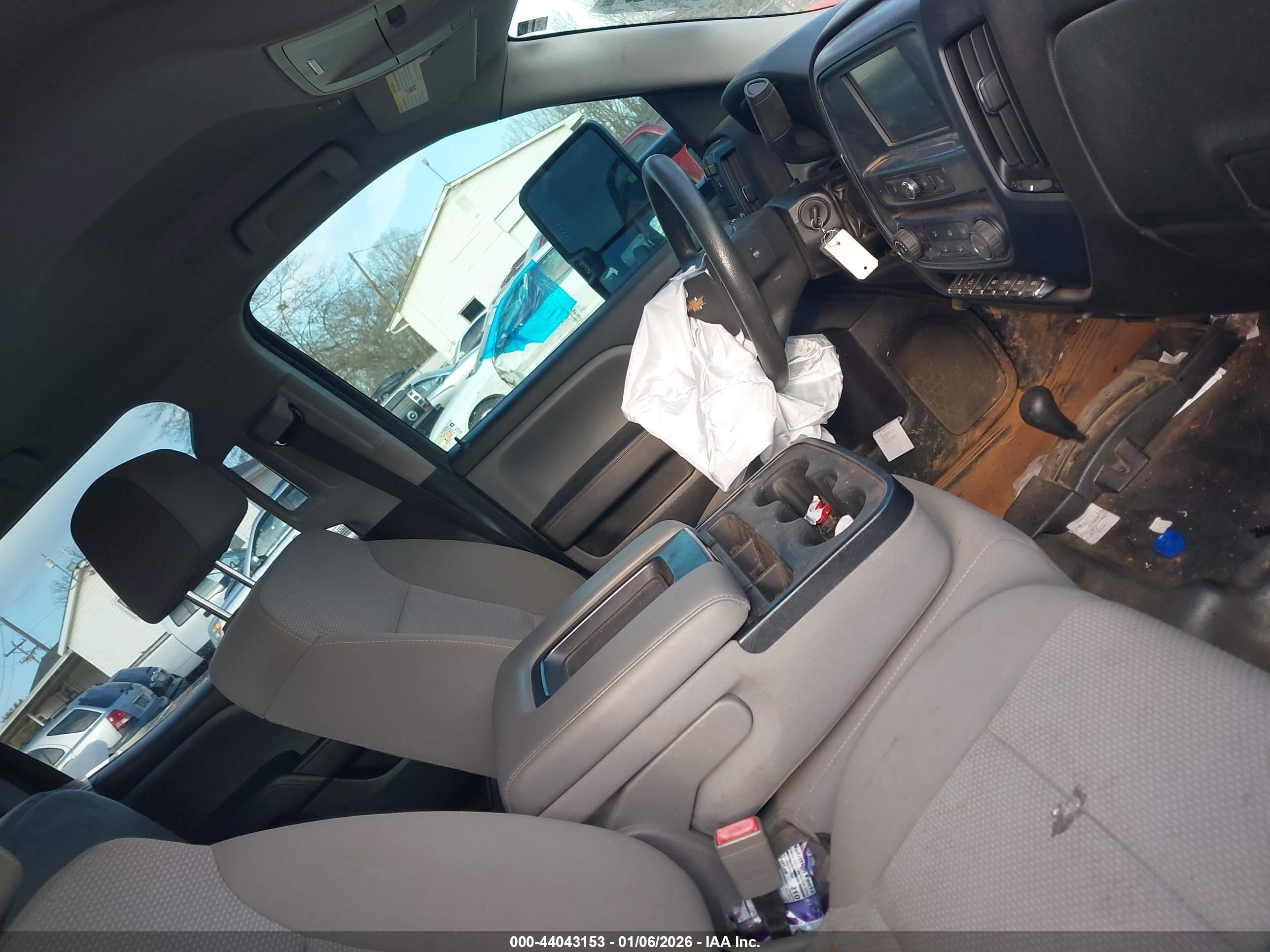 CHEVROLET SILVERADO image 5
