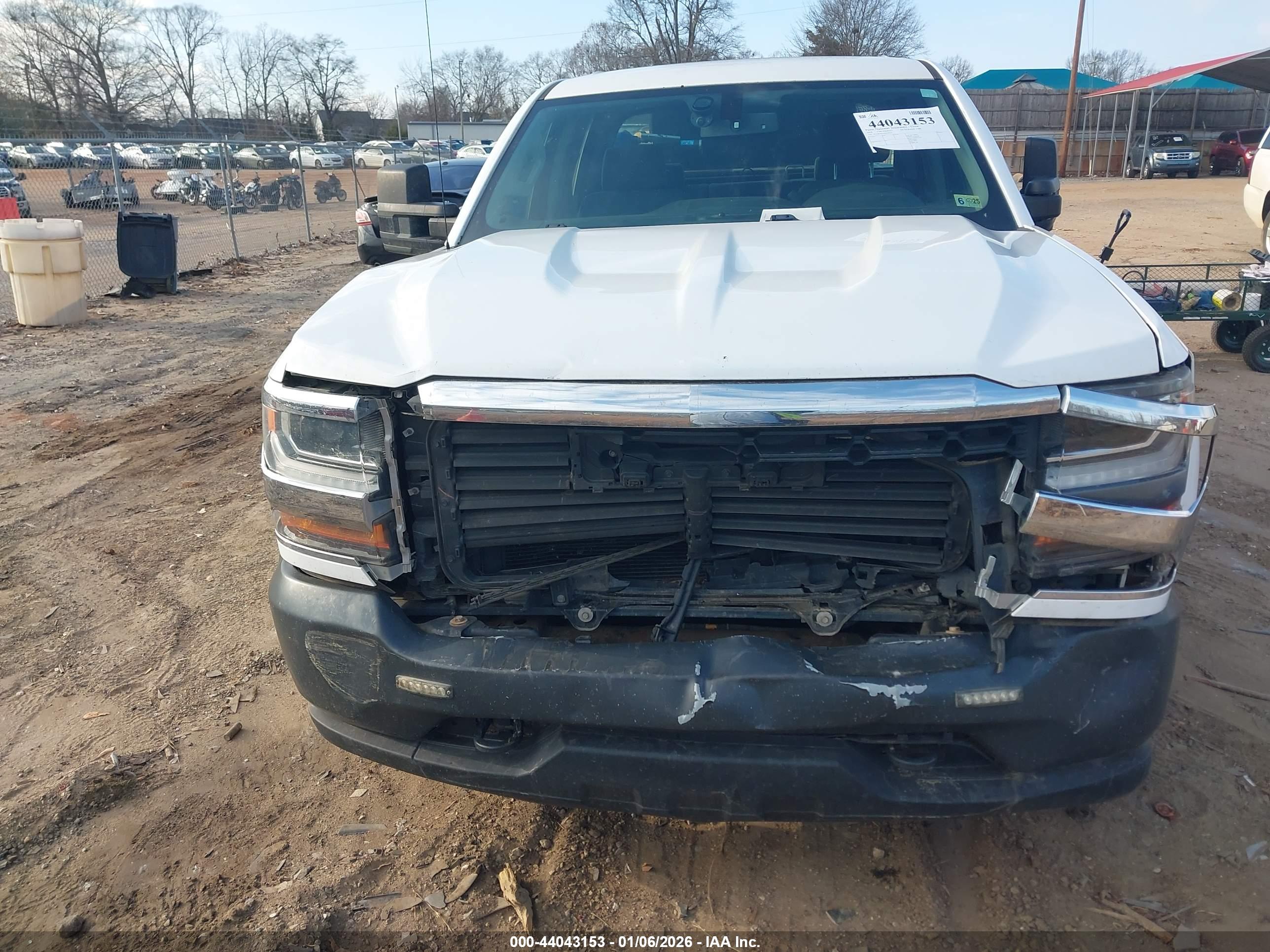 CHEVROLET SILVERADO image 6