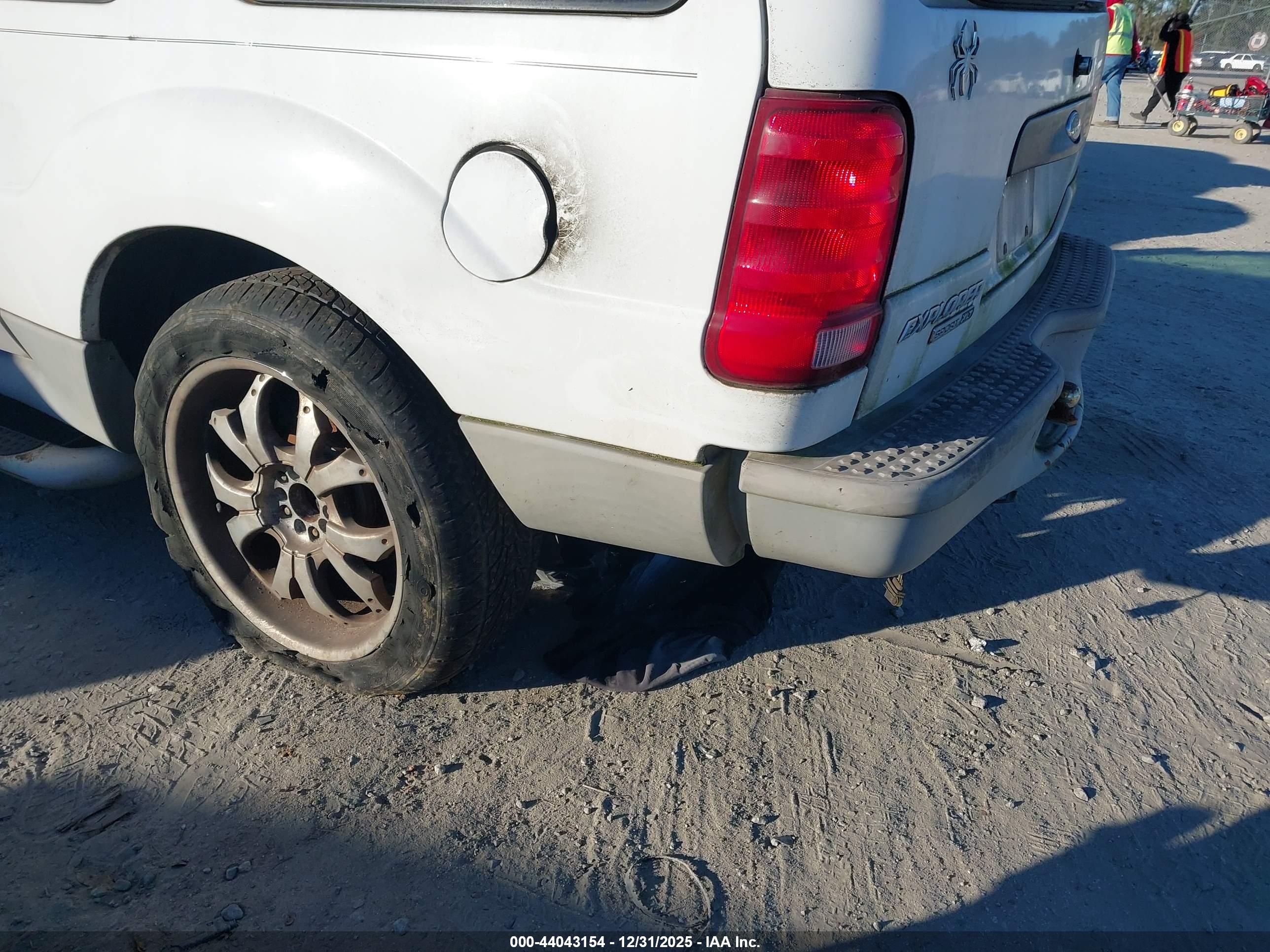 FORD EXPLORER image 6