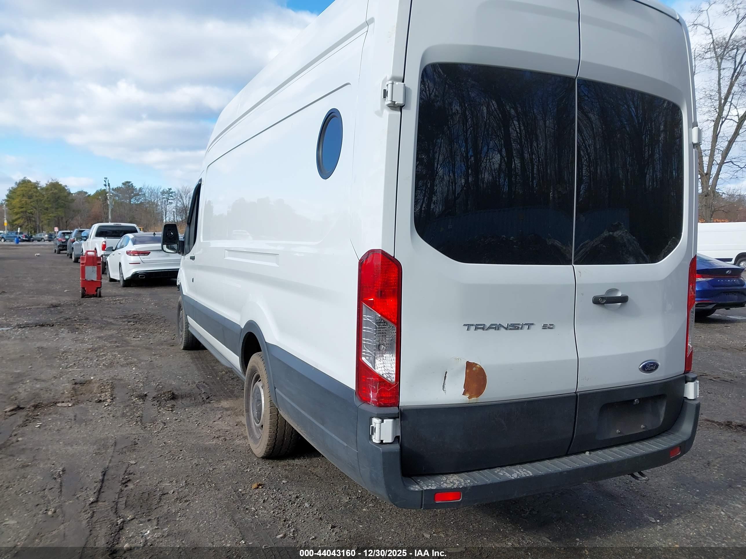 FORD TRANSIT-250 image 3