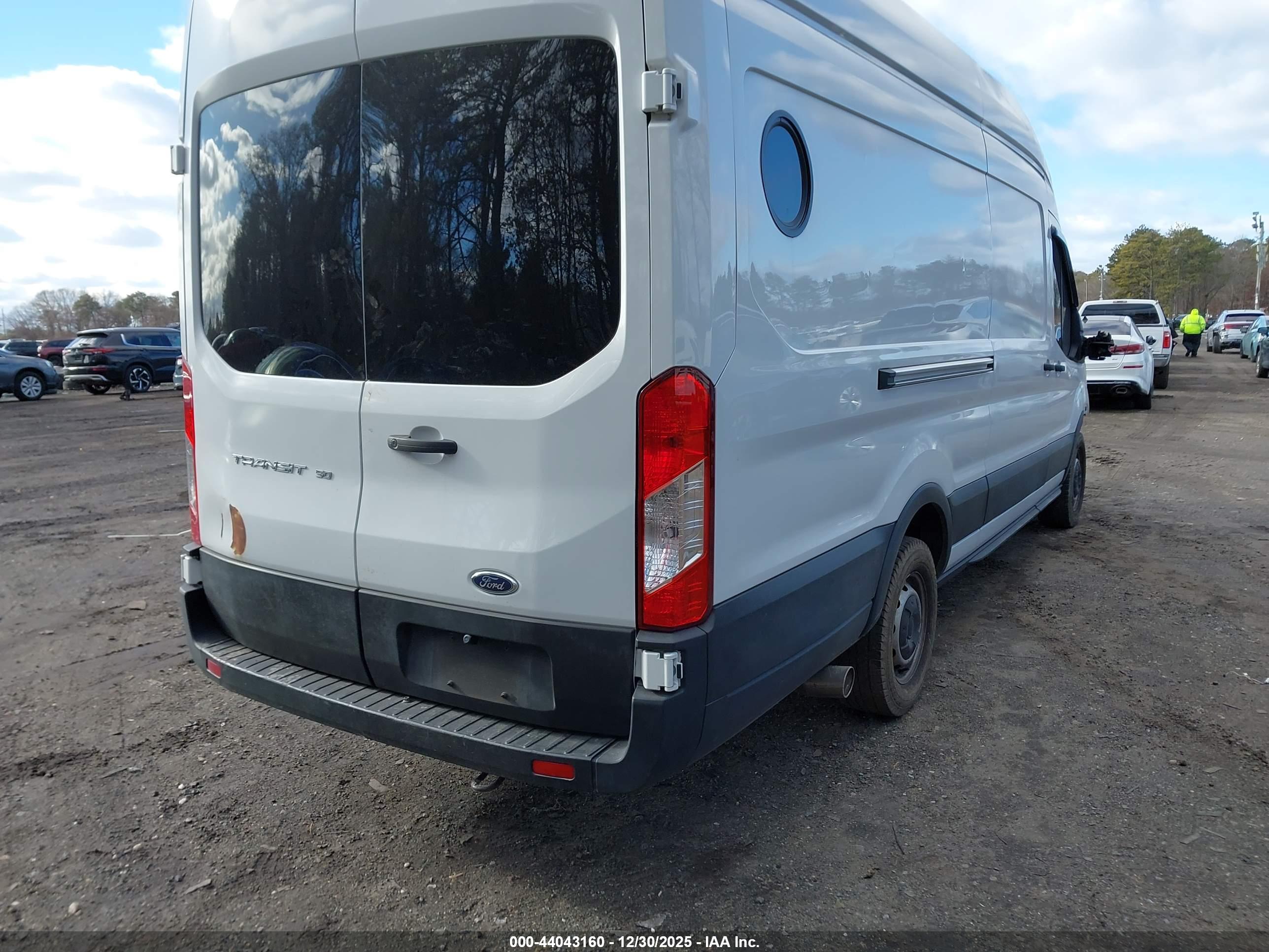 FORD TRANSIT-250 image 4
