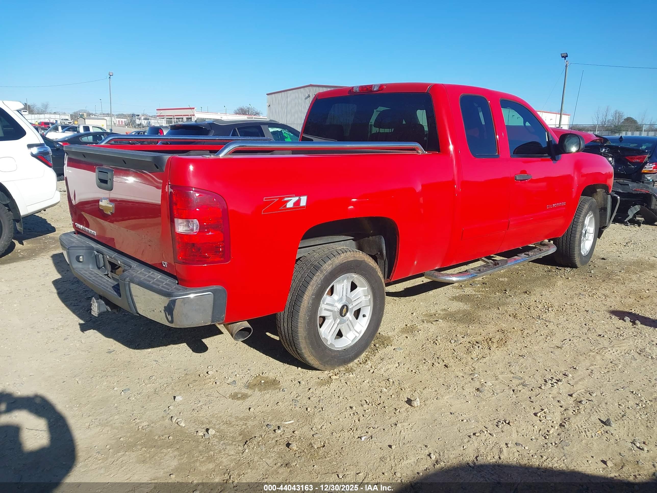 CHEVROLET SILVERADO image 4