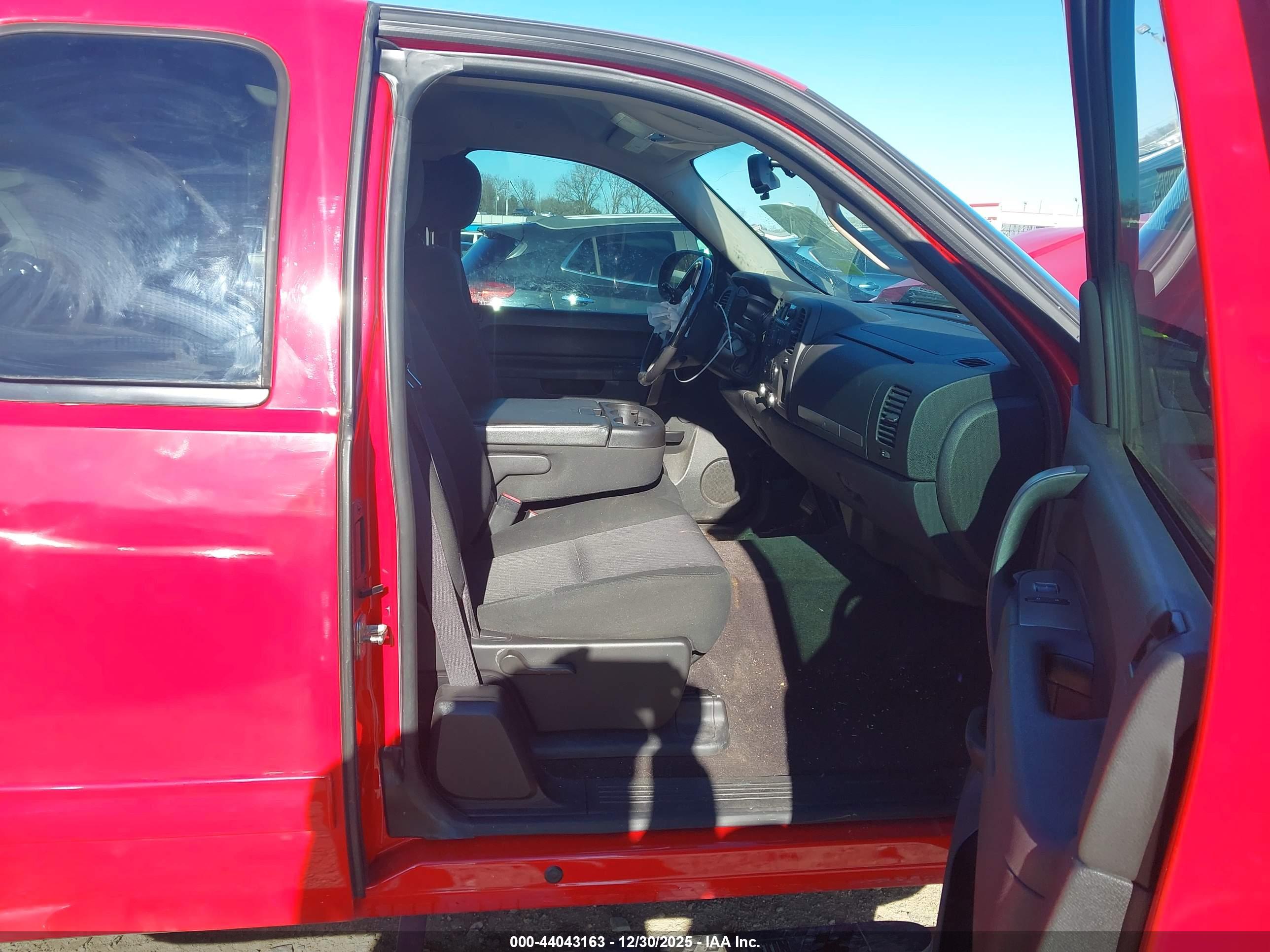 CHEVROLET SILVERADO image 5