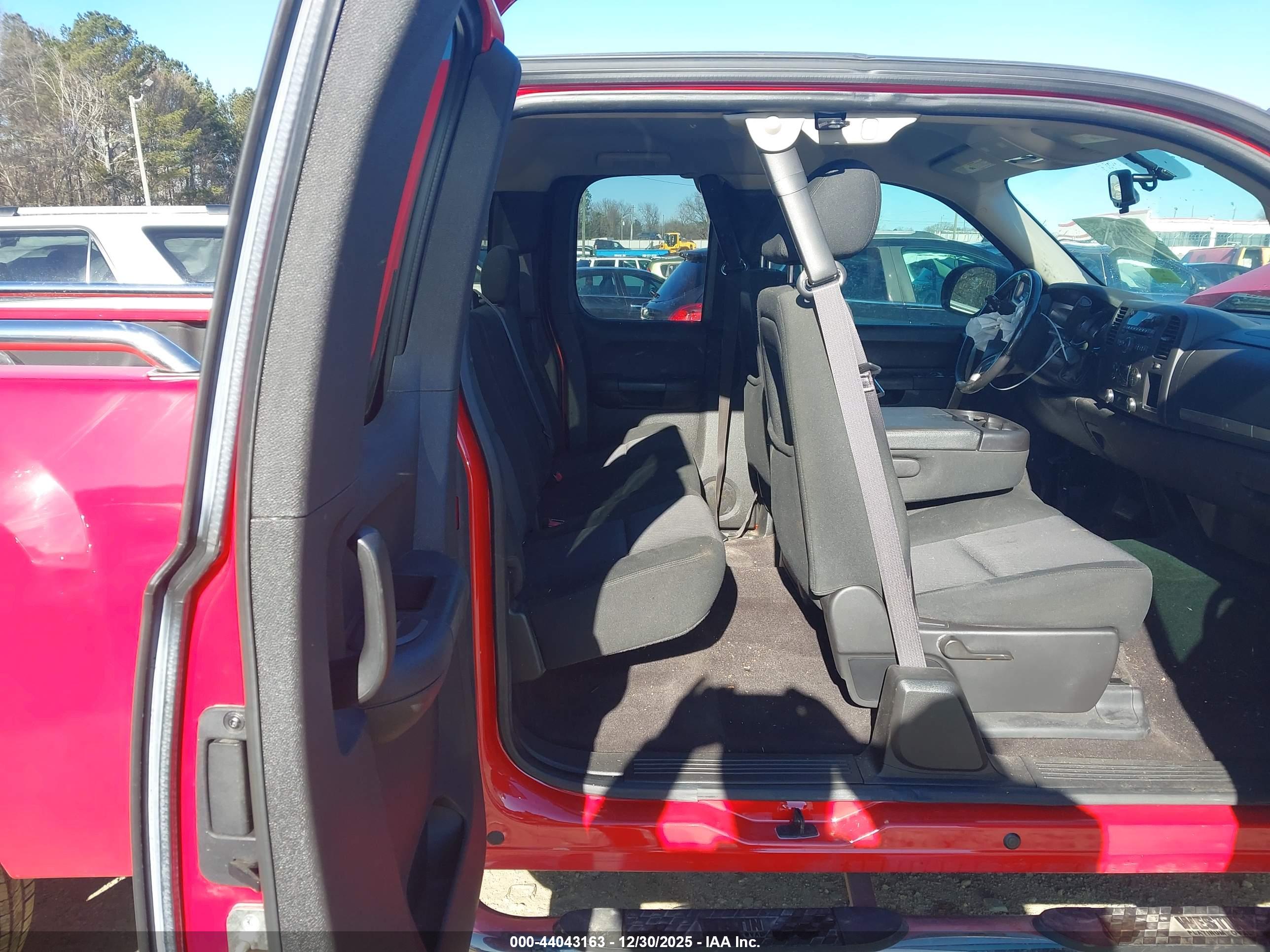 CHEVROLET SILVERADO image 8