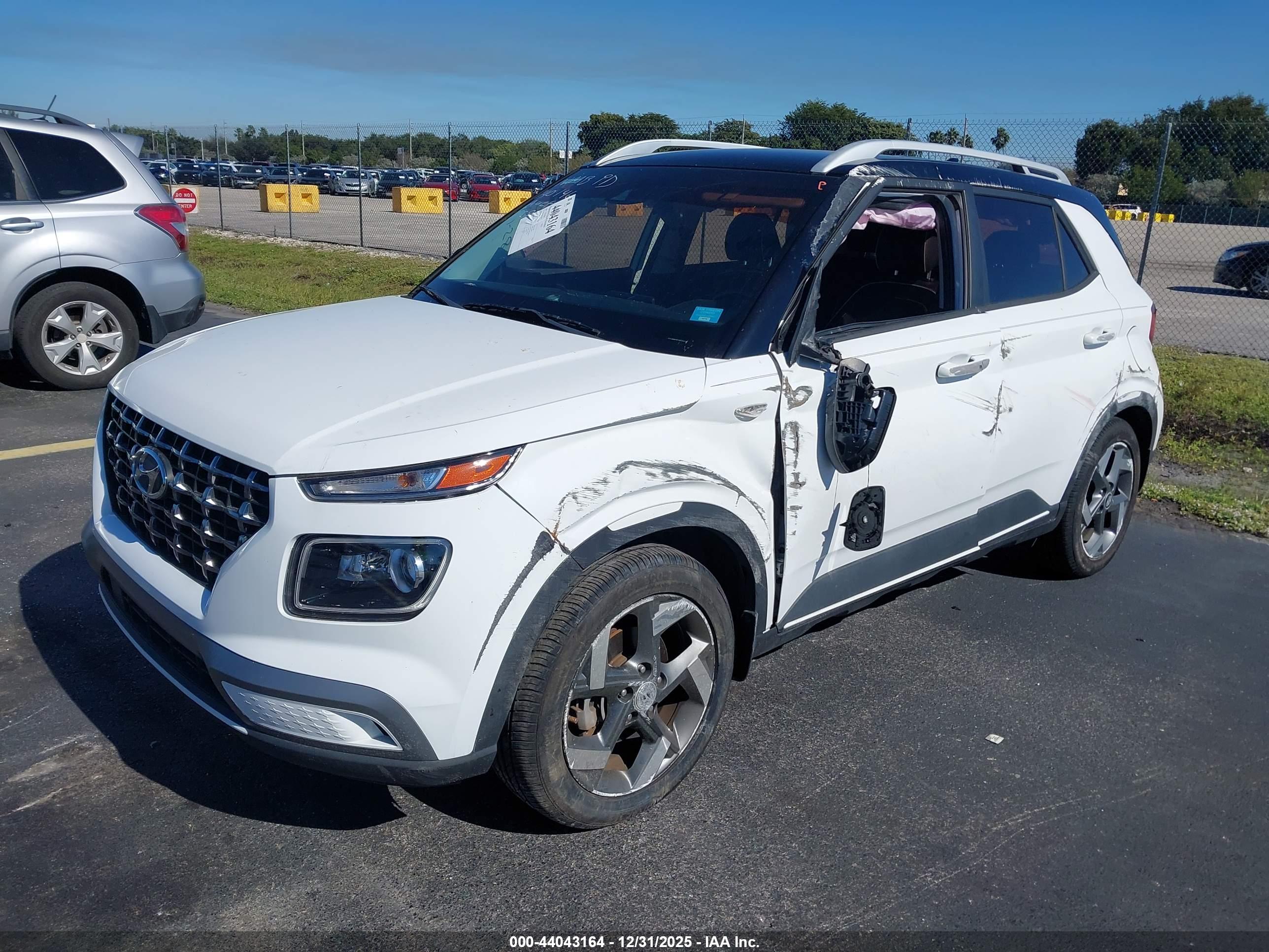 HYUNDAI VENUE image 2