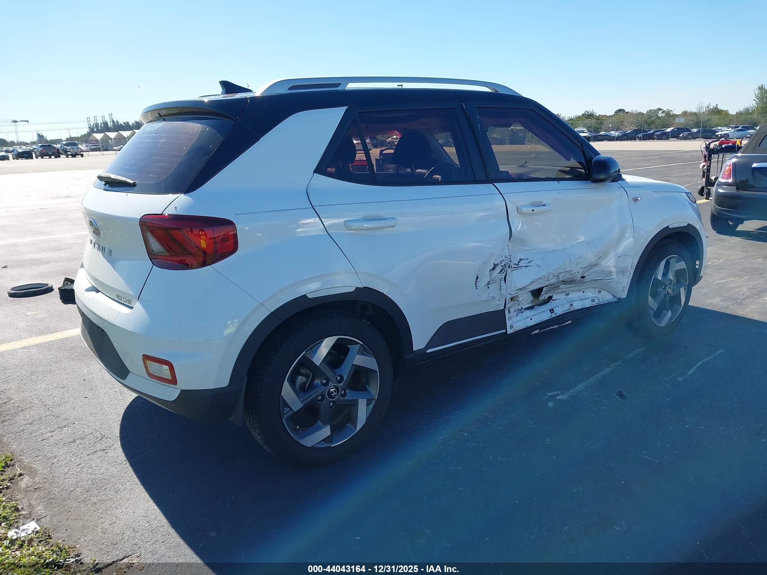 HYUNDAI VENUE image 4