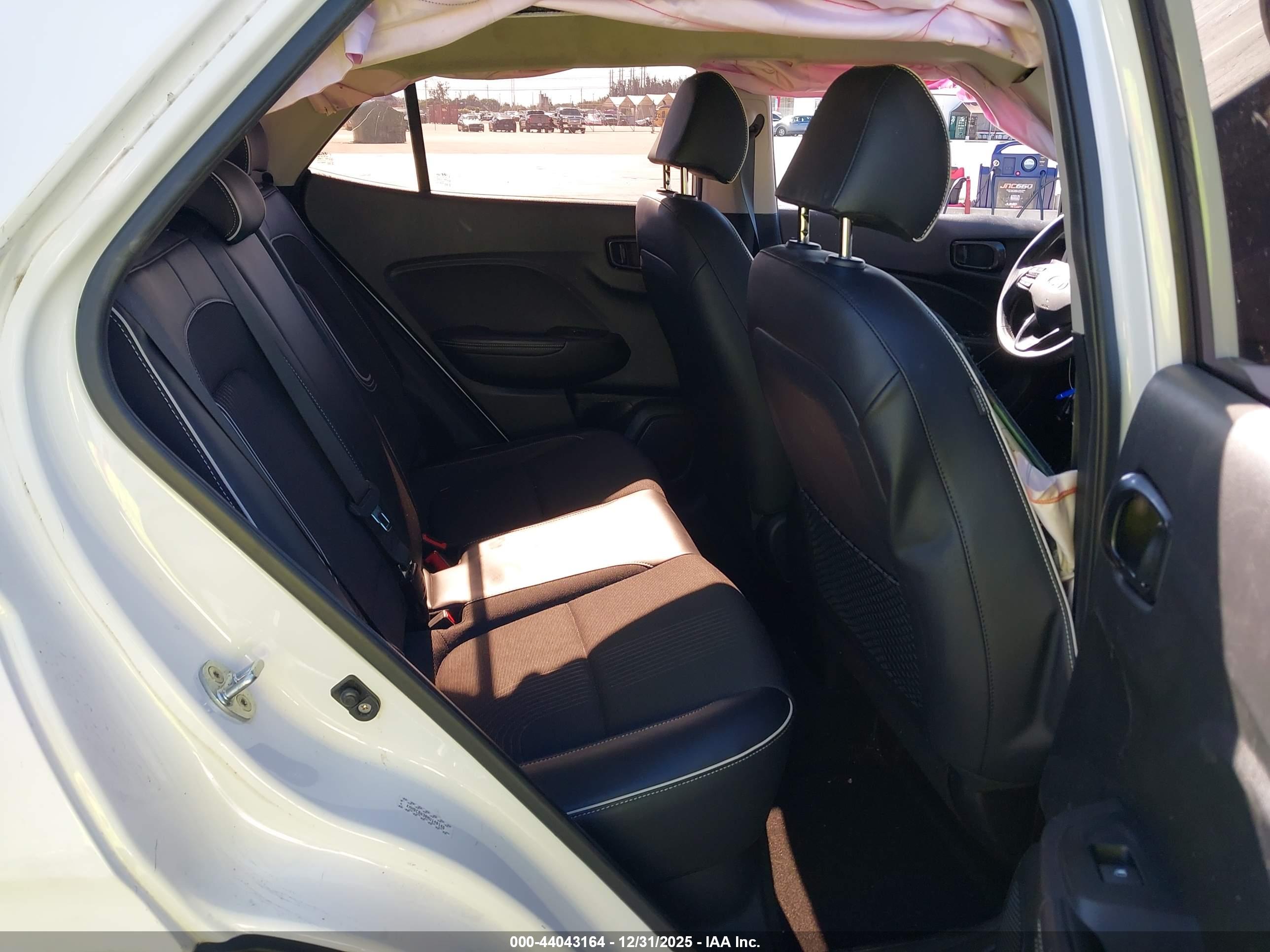HYUNDAI VENUE image 8