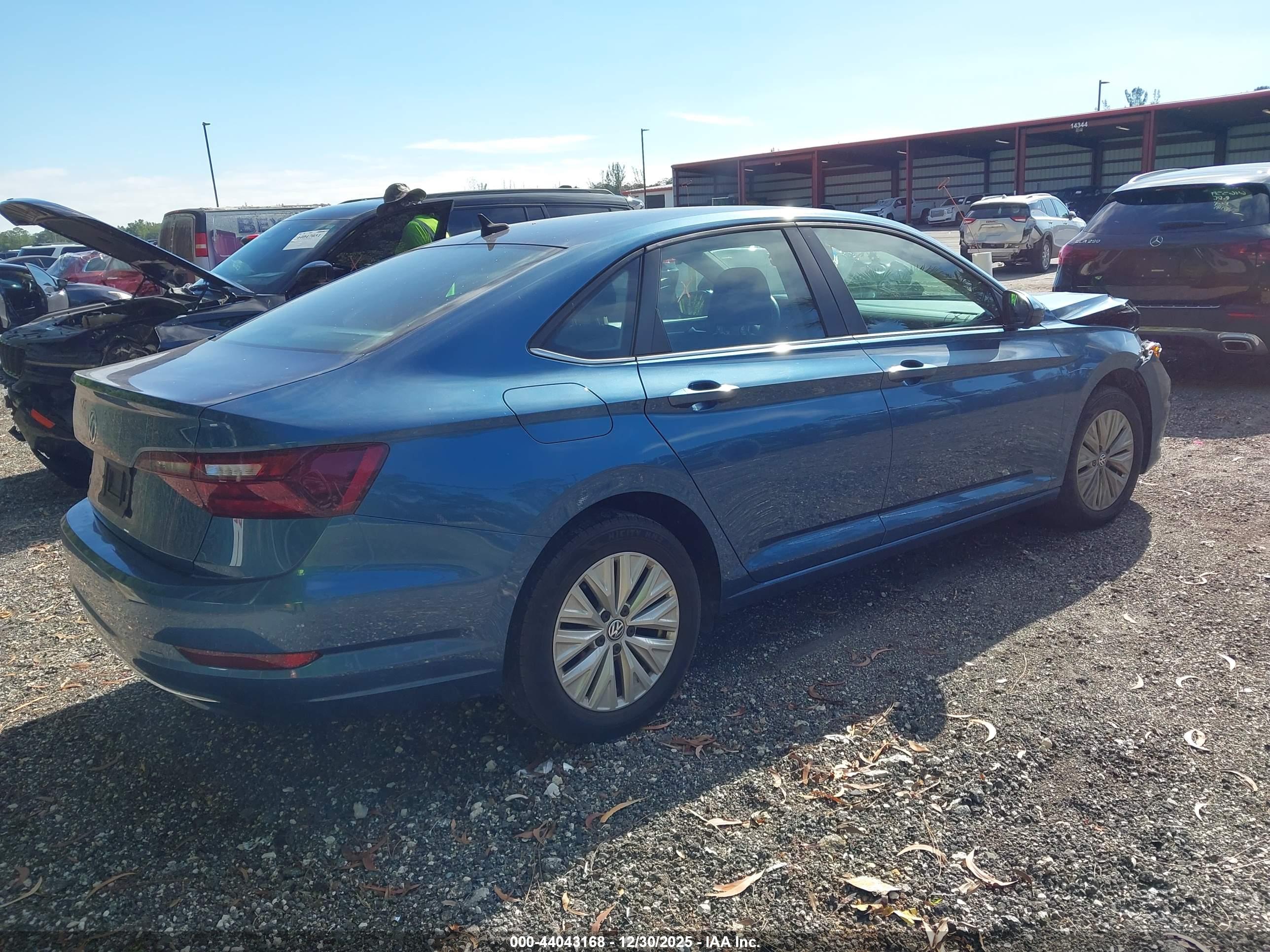 VOLKSWAGEN JETTA image 4