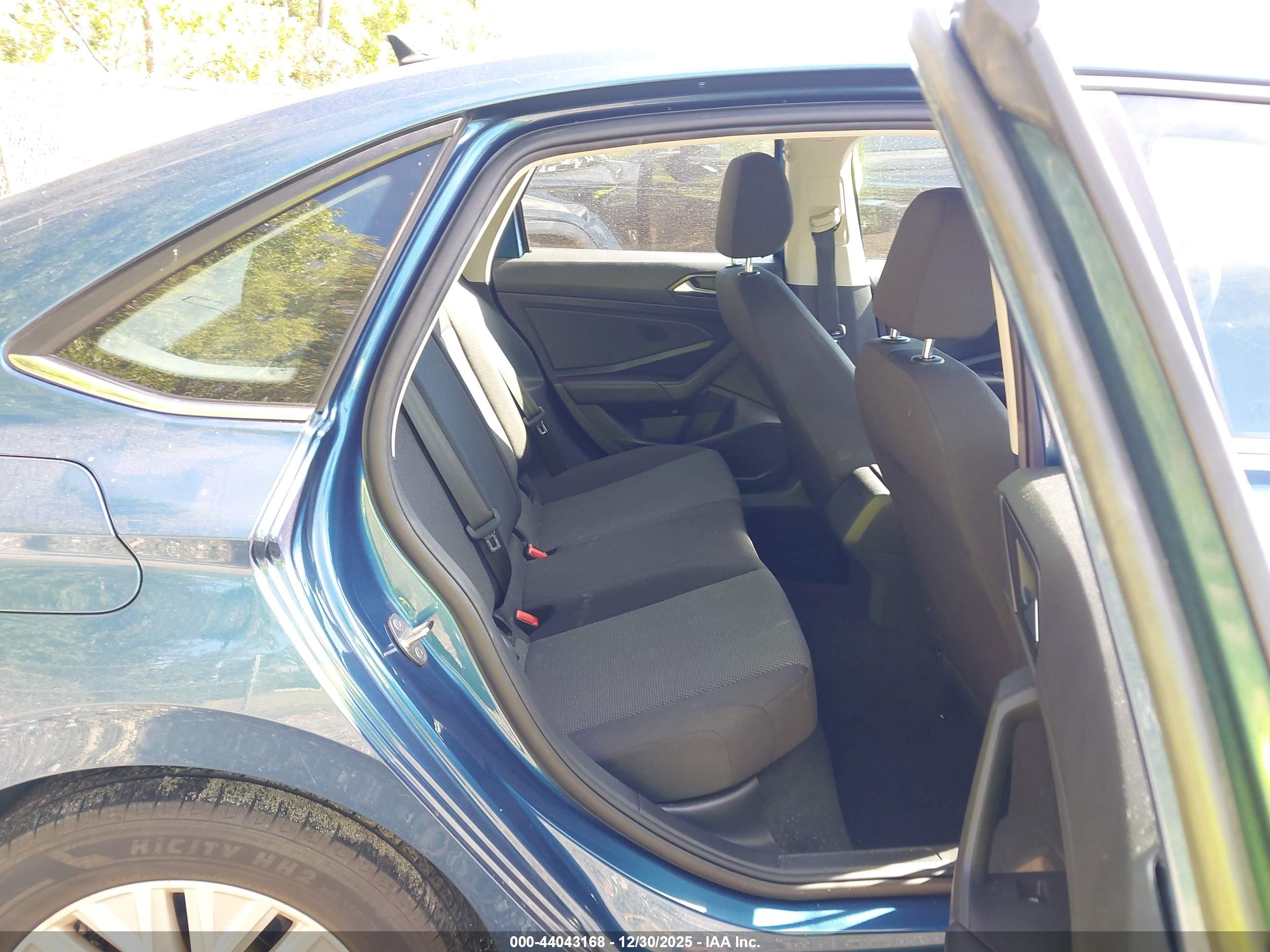 VOLKSWAGEN JETTA image 8