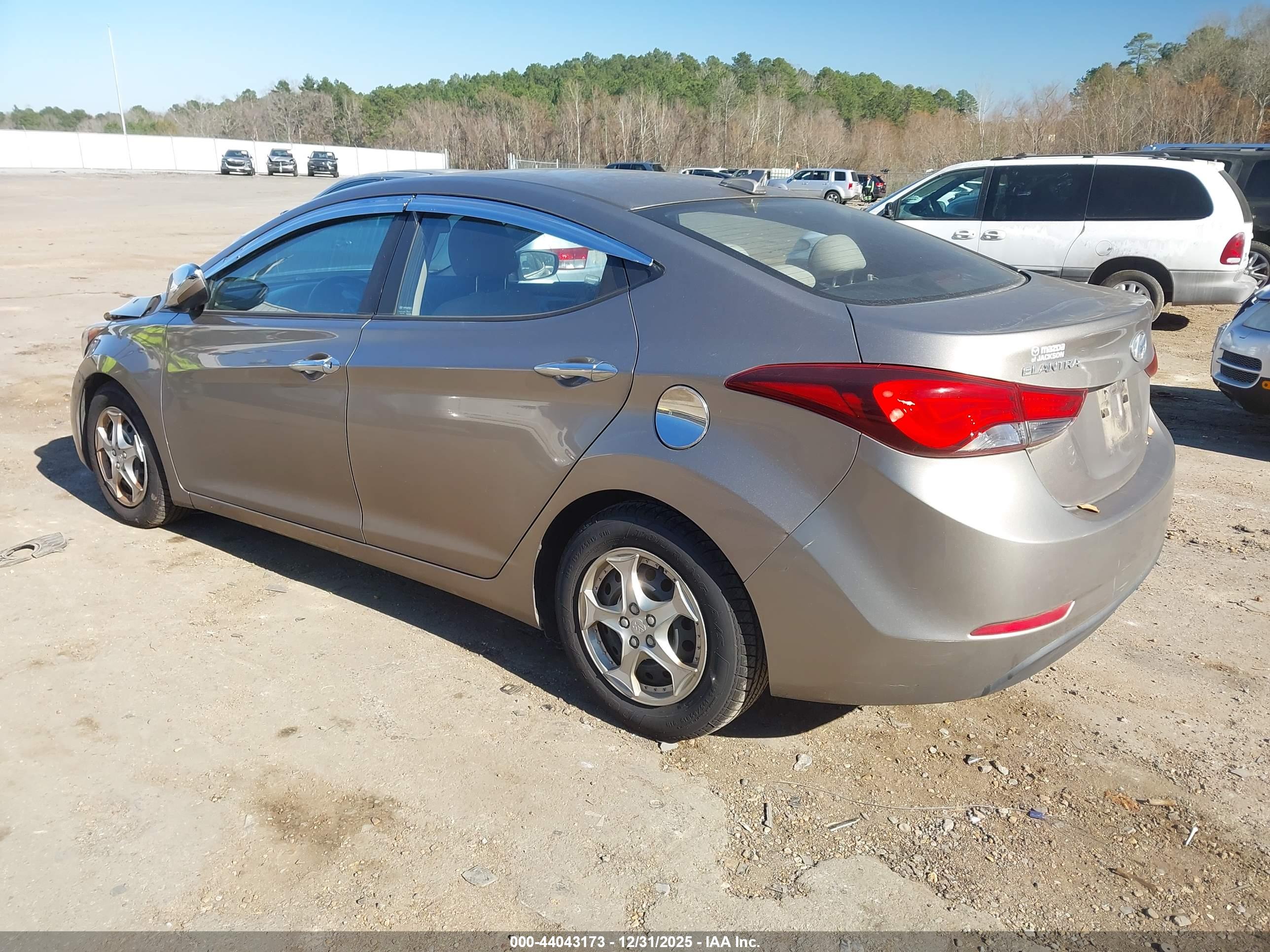 HYUNDAI ELANTRA image 3