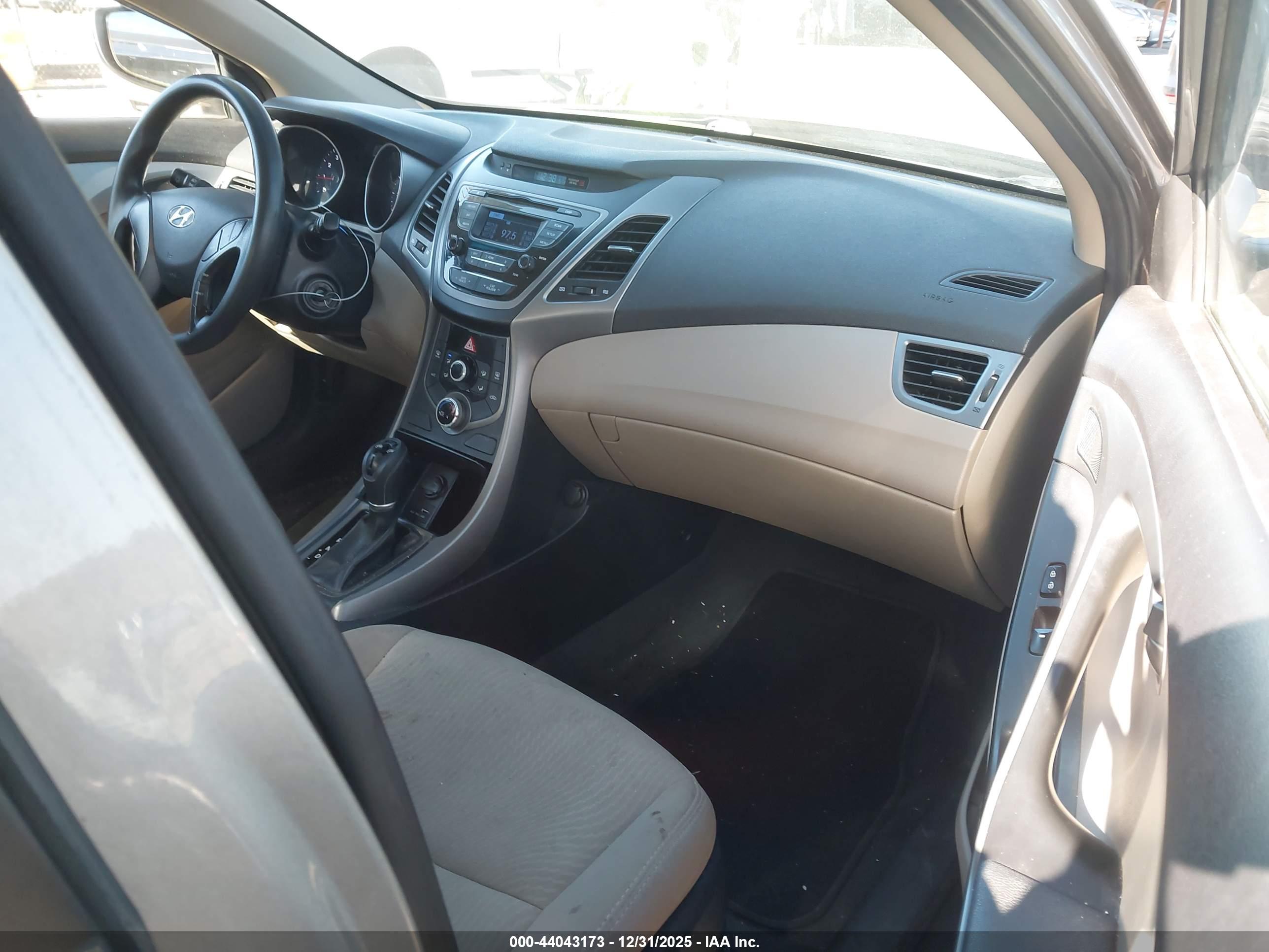 HYUNDAI ELANTRA image 5