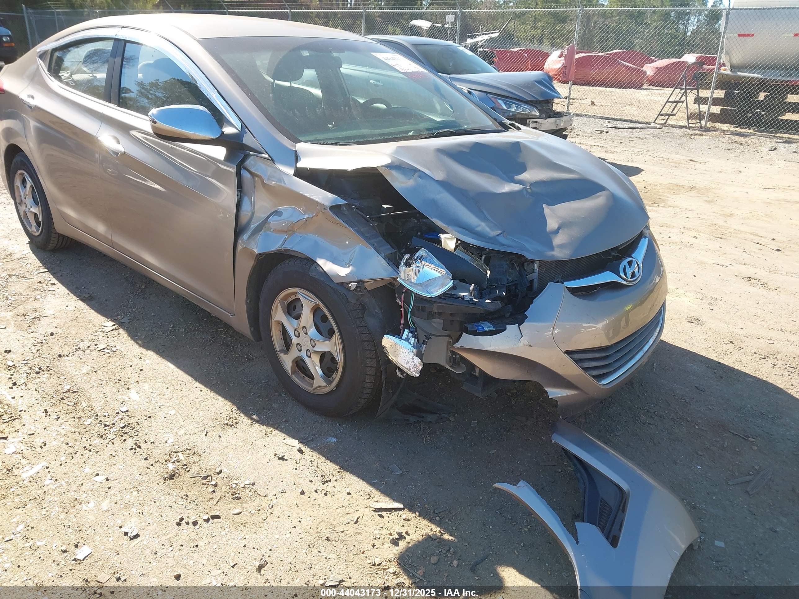 HYUNDAI ELANTRA image 6