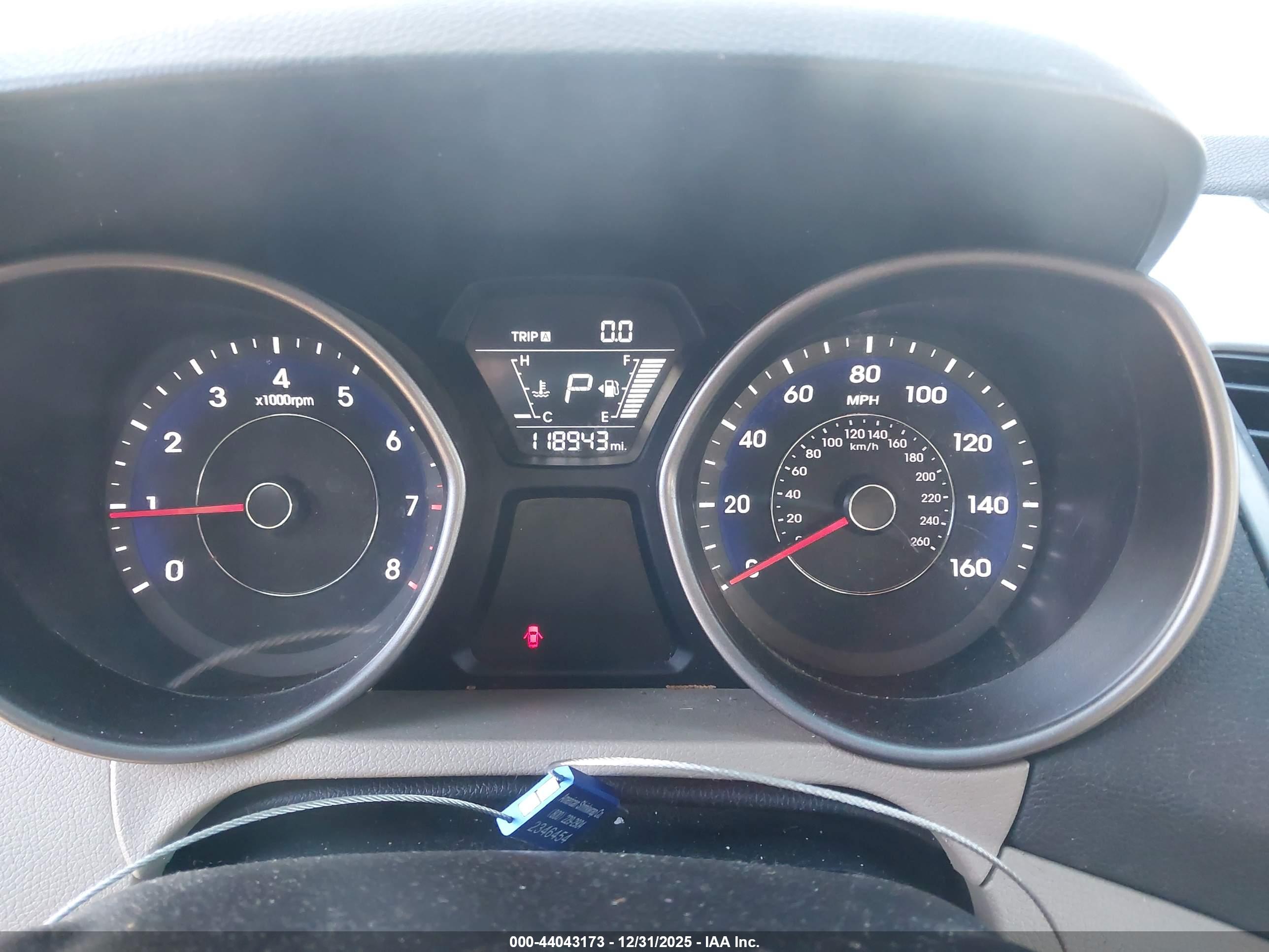 HYUNDAI ELANTRA image 7