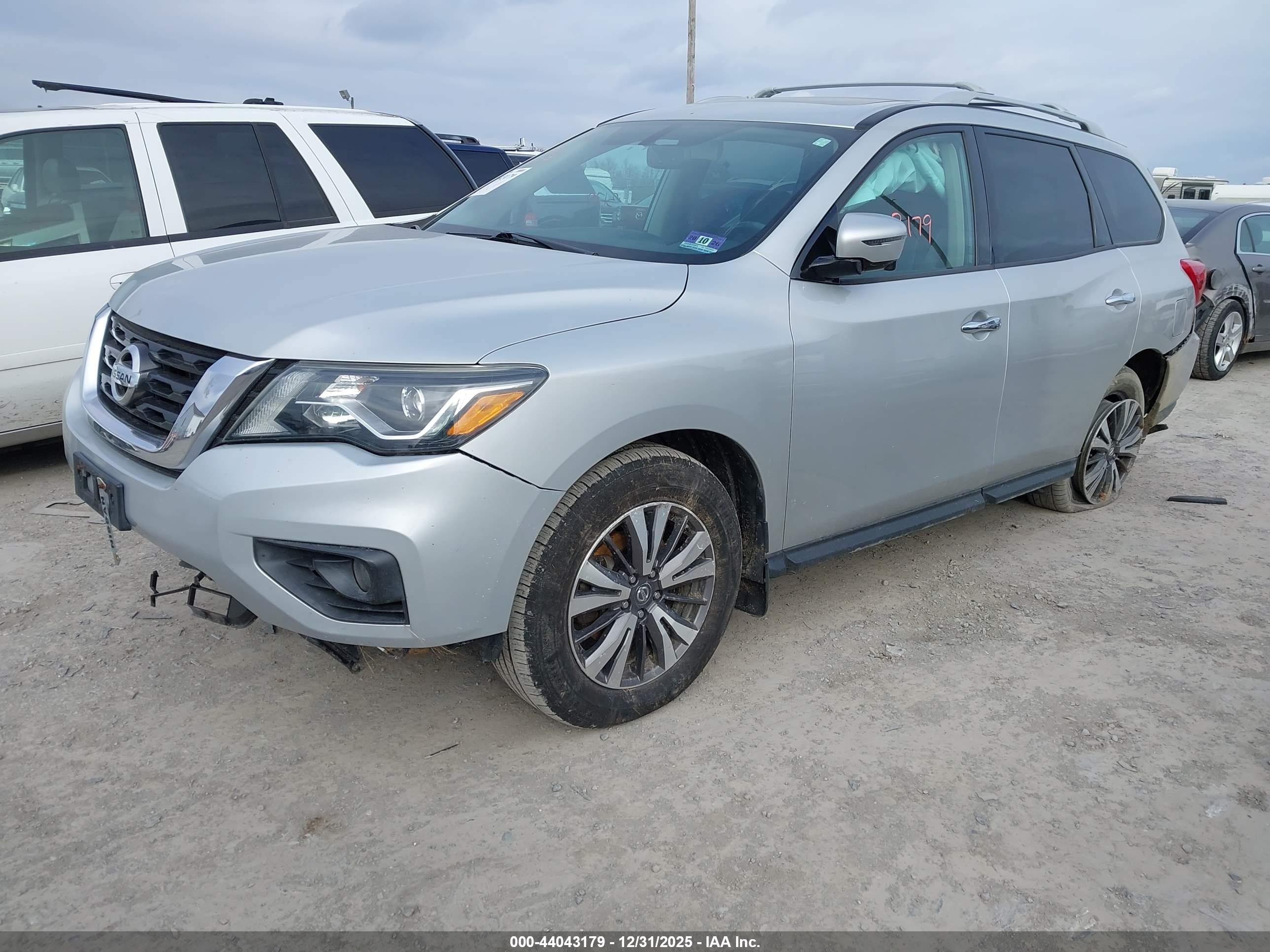 NISSAN PATHFINDER image 2