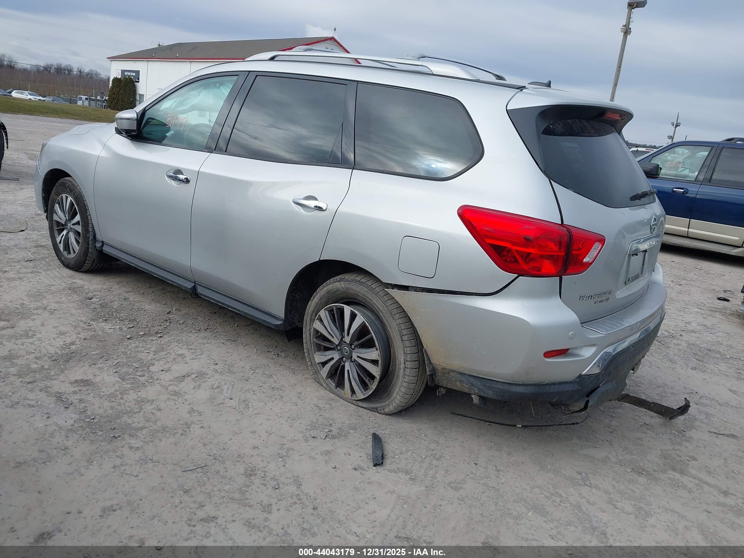 NISSAN PATHFINDER image 3
