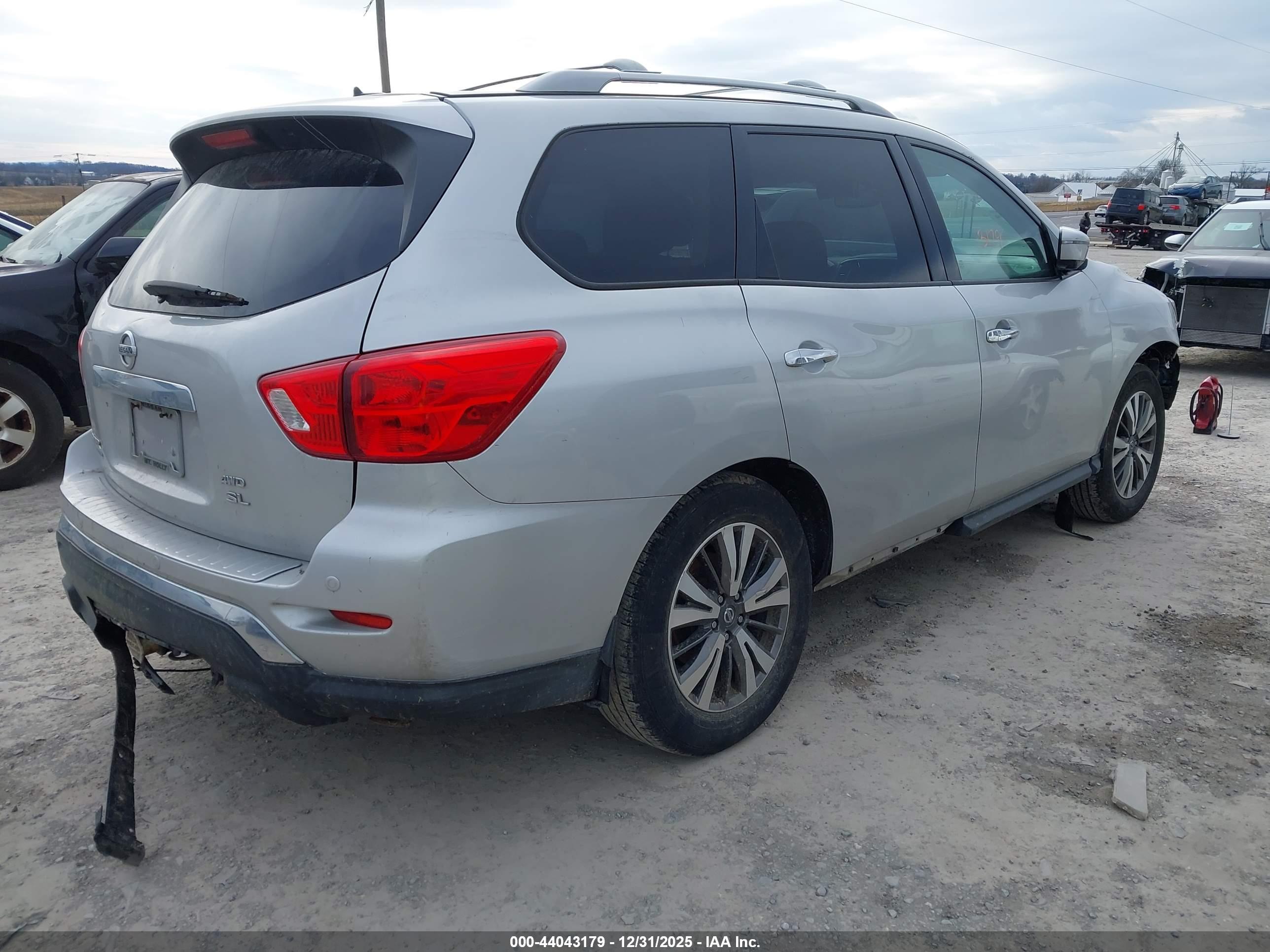 NISSAN PATHFINDER image 4