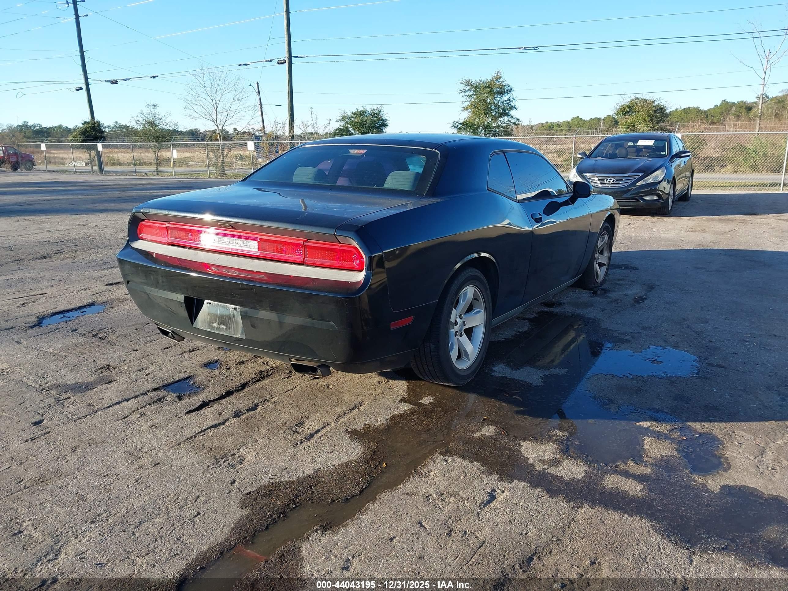 DODGE CHALLENGER image 4