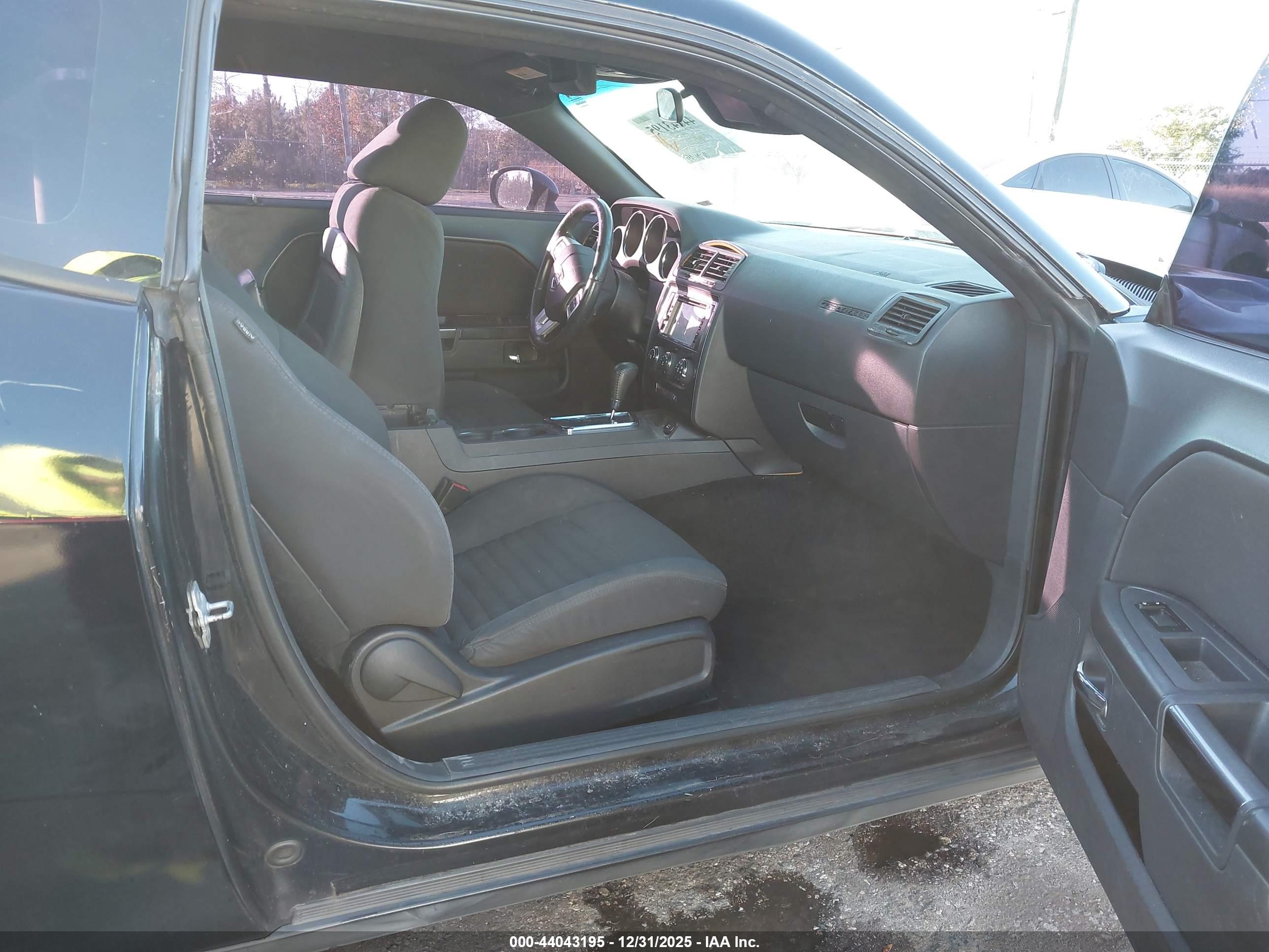 DODGE CHALLENGER image 5