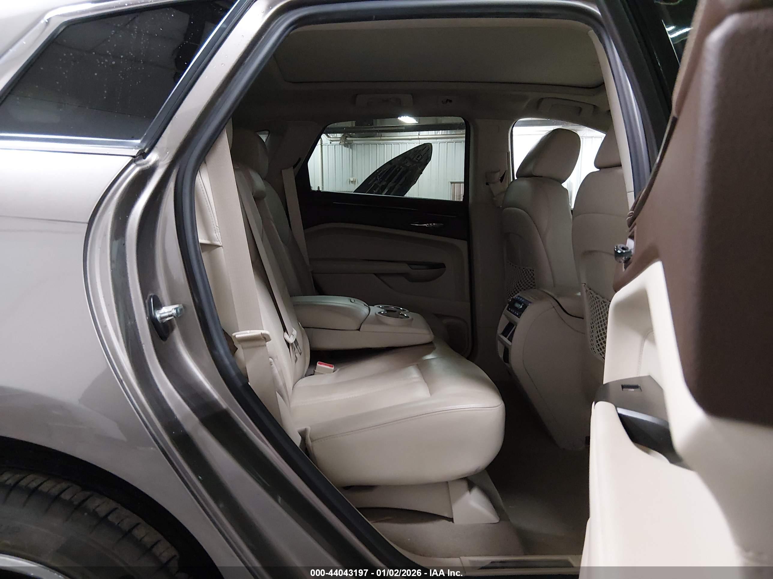 CADILLAC SRX image 8